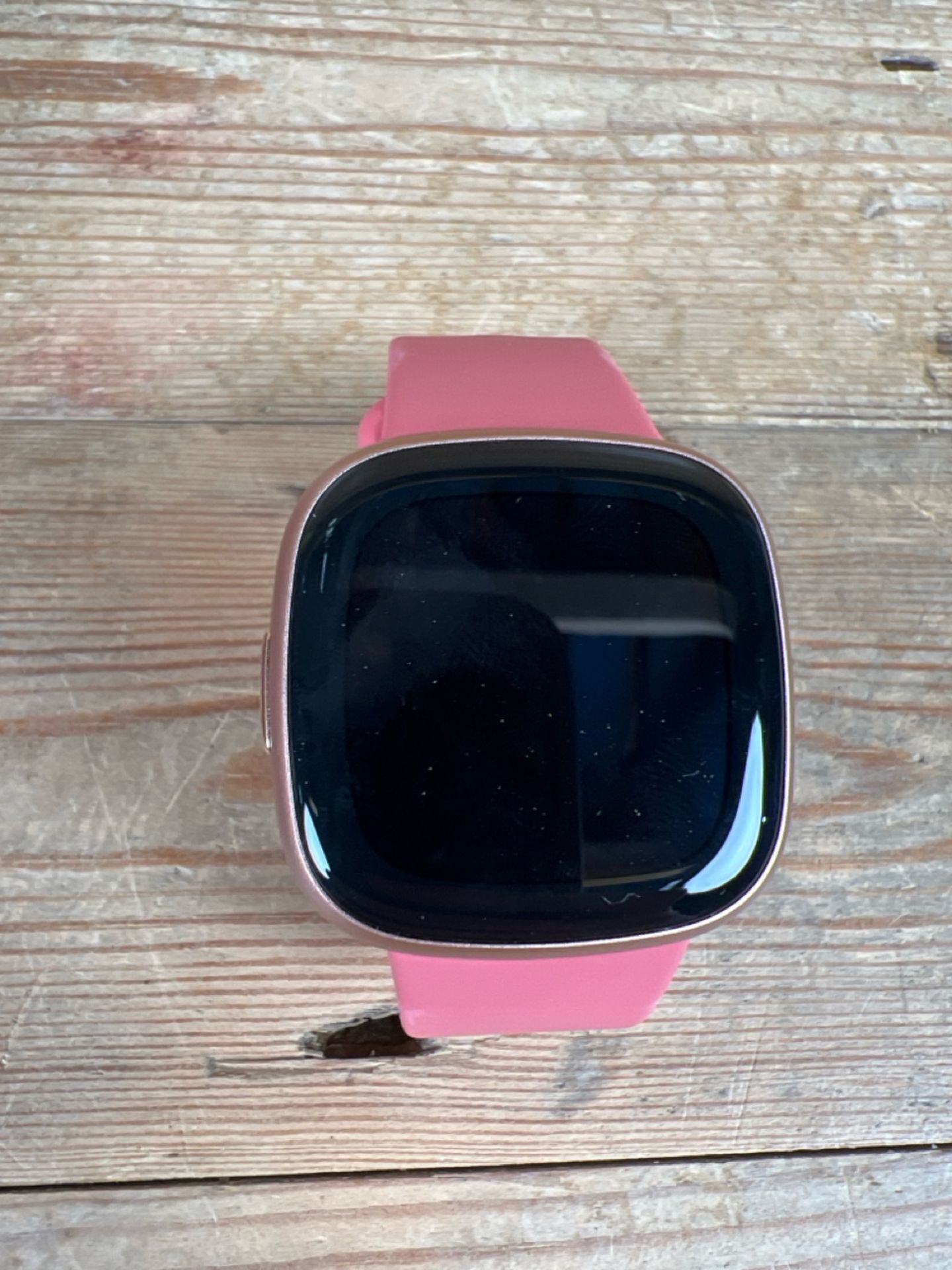 Fitbit versa 4 -pink sand
