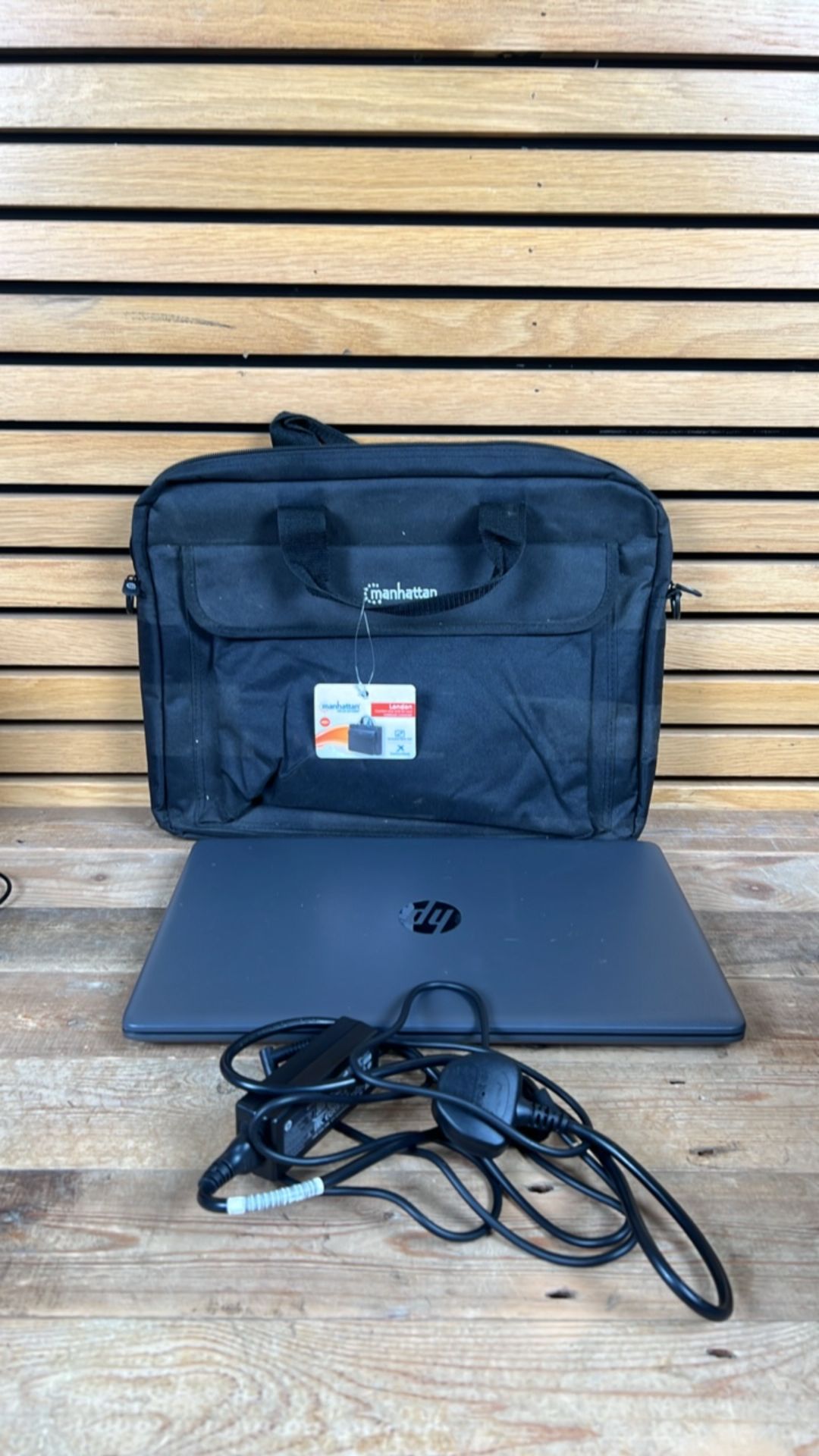 HP 250 G7 15.6" Including Manhattan Travel Briefcase