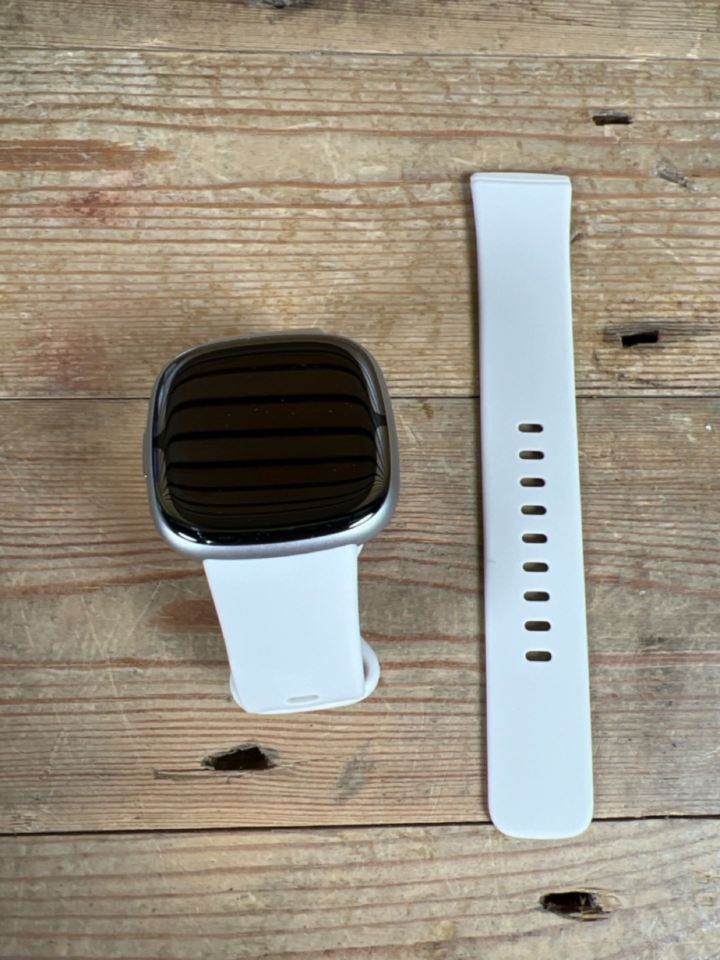 Fitbit sense 2 -lunar white - Image 3 of 4