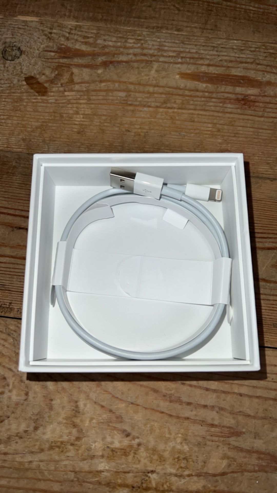 Apple Air Pods Charging Case Included - Image 5 of 5