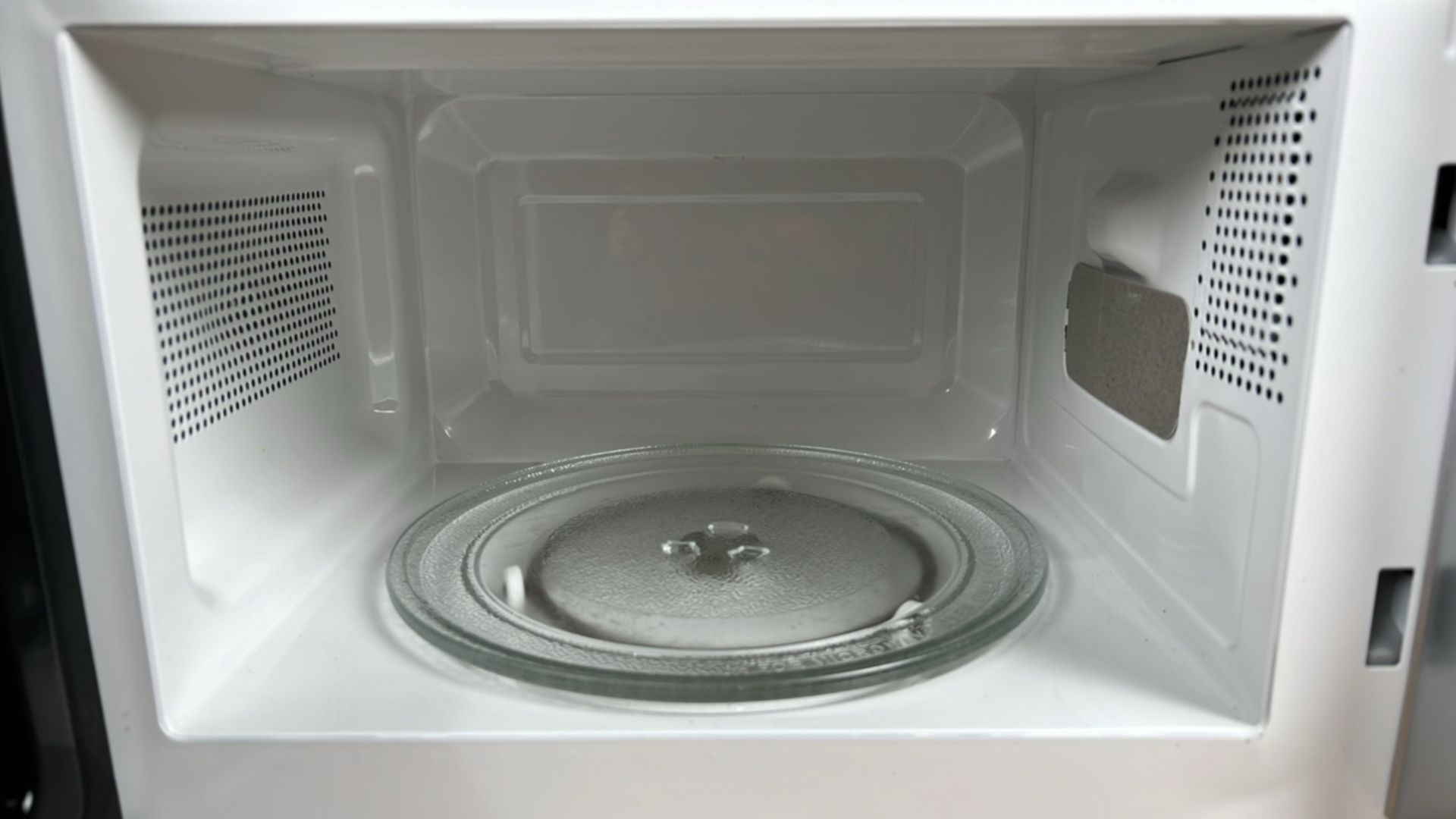 EGL 20L Mirrored Microwave - Image 6 of 9