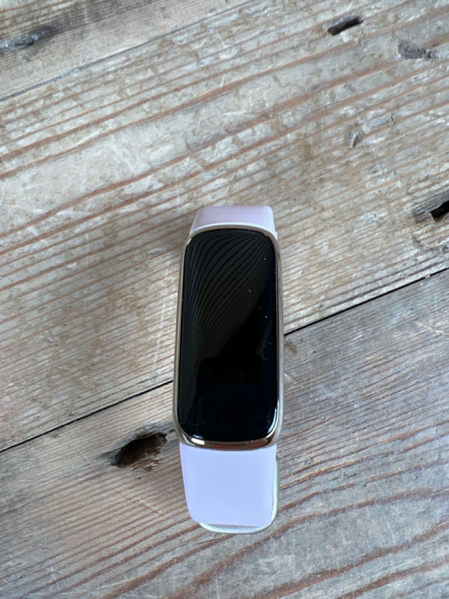 Fitbit luxe- gold