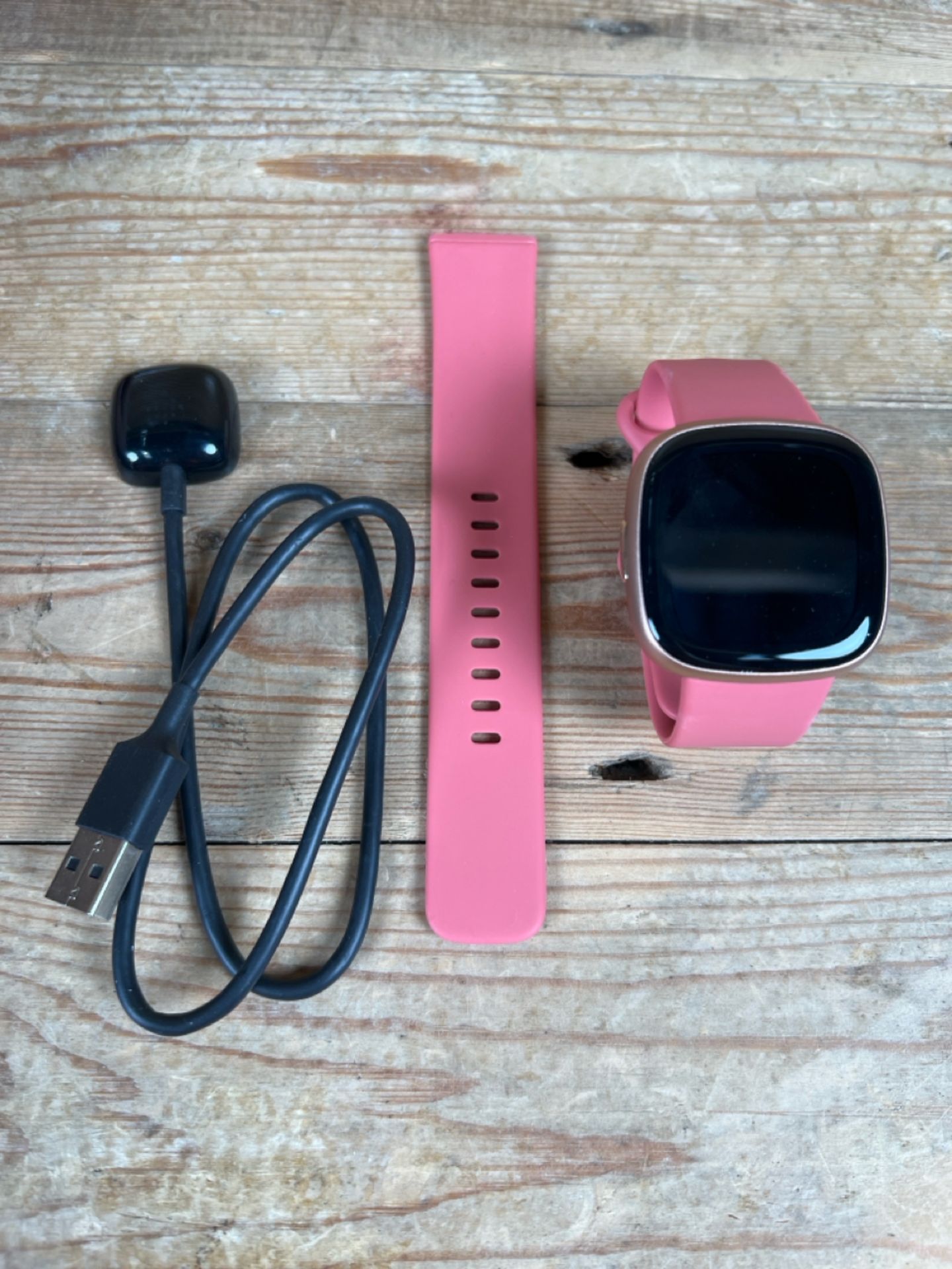 Fitbit versa 4 -pink sand - Image 2 of 4