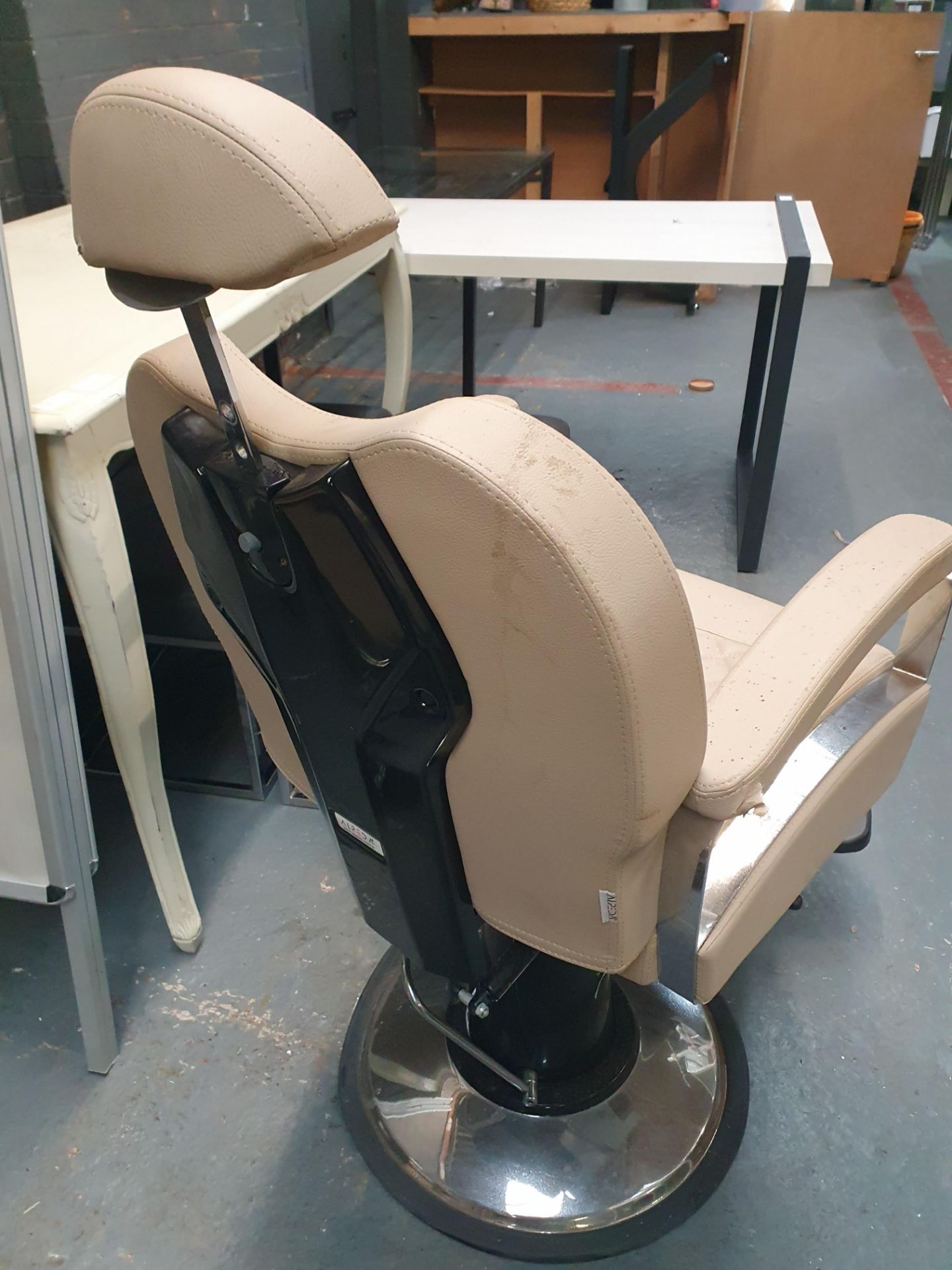 Fully Adjustable Alpeda Barbers Chair - Image 2 of 3