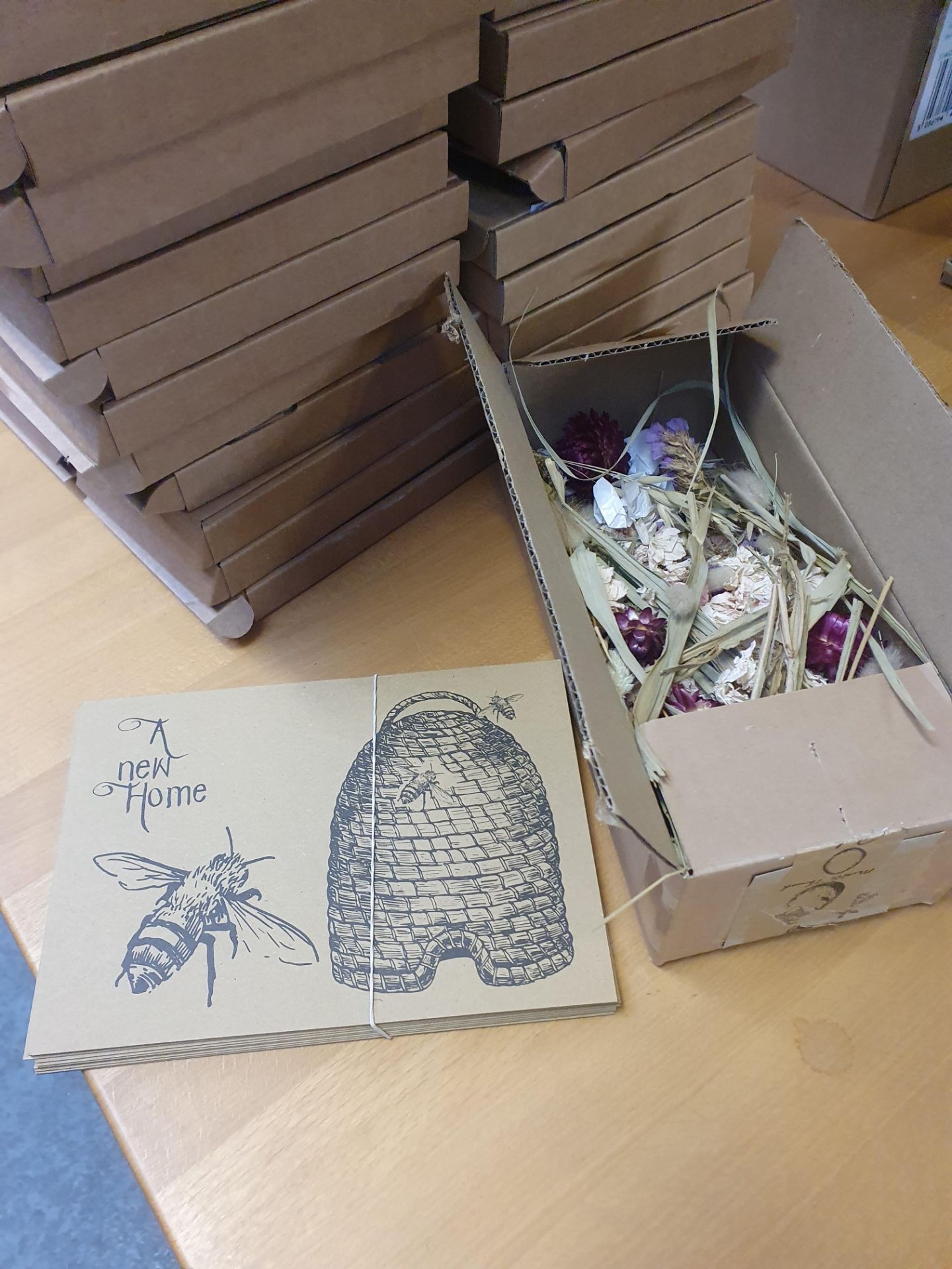 Quantity Of Assorted Boxed Cards With Dried Flowers - Image 2 of 2