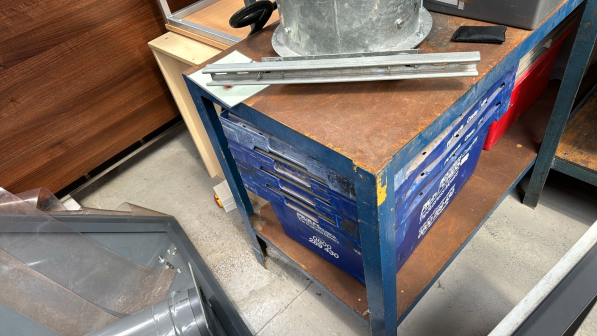 Metal Work Bench - Image 2 of 3