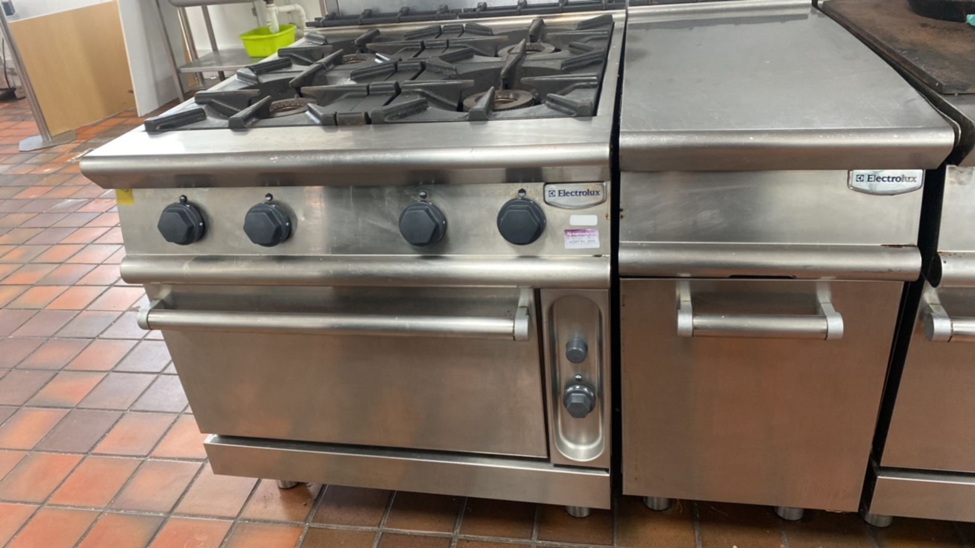 Electrolux Hob With Oven Unit Underneath Including Storage - Image 4 of 10