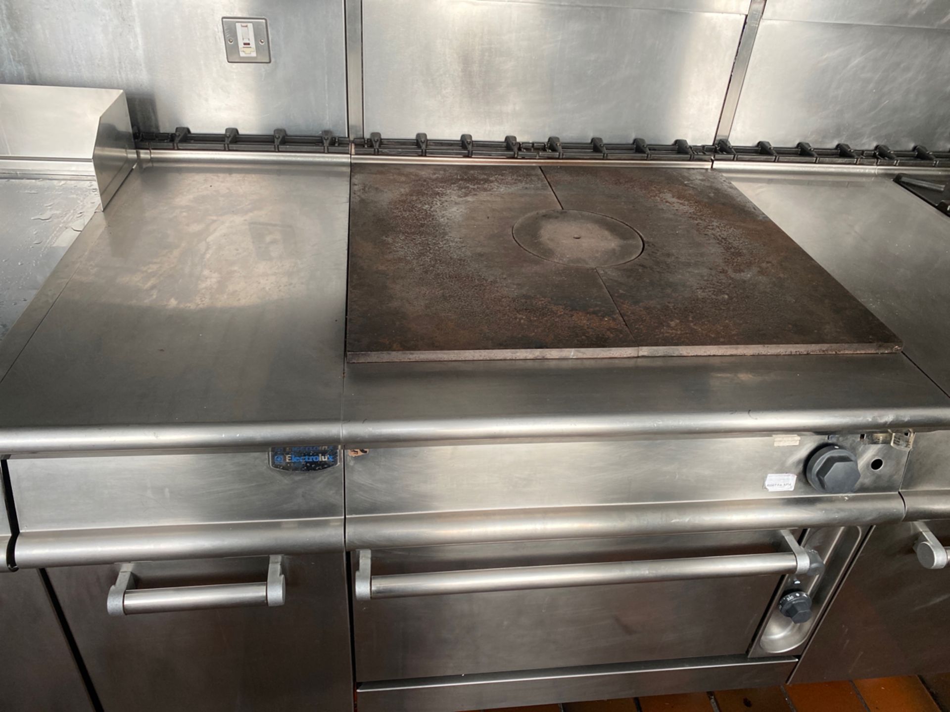 Electrolux Hot Plate Counter With Oven Unit Including Storage - Image 2 of 11