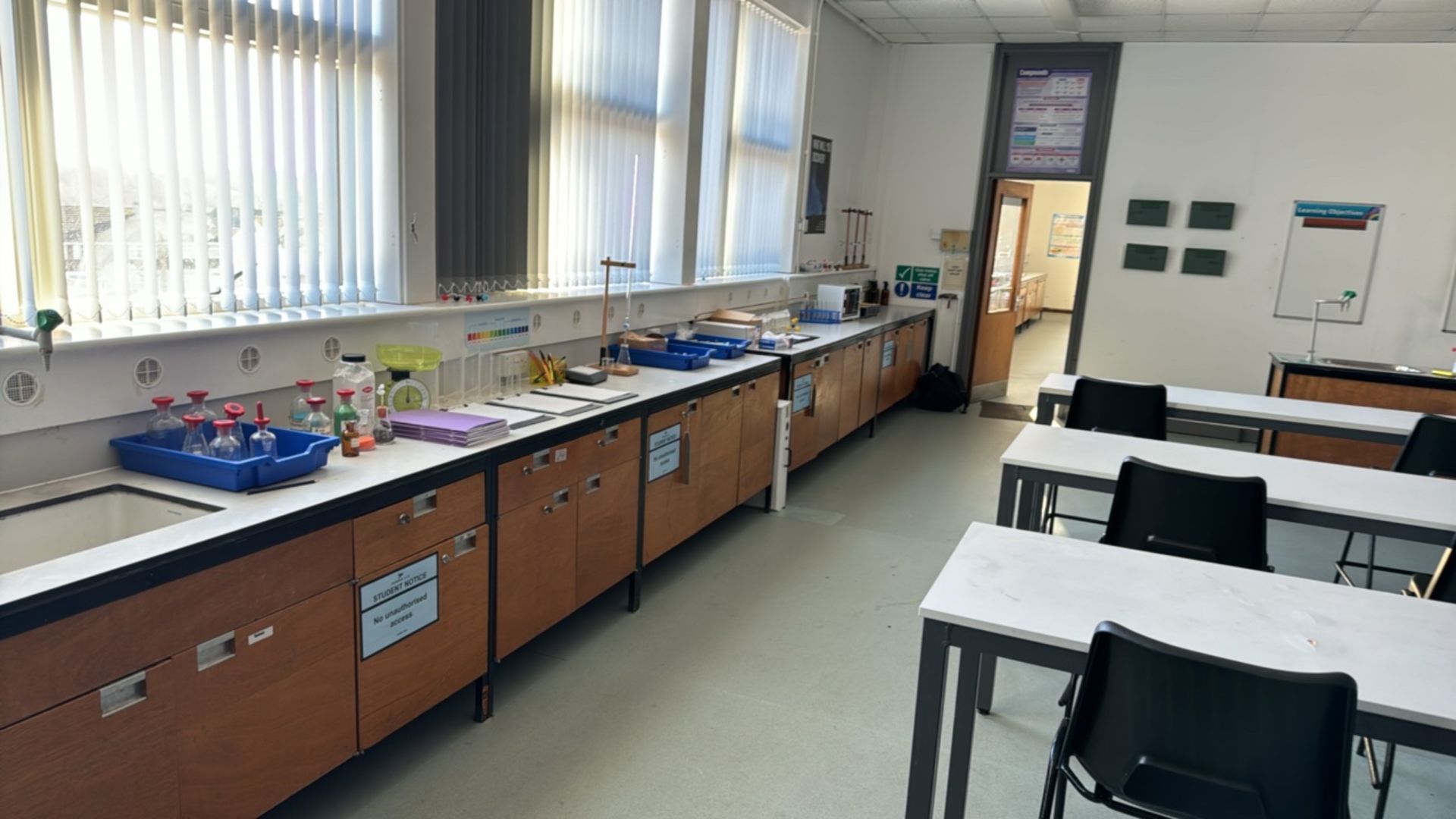 Entire Contents Of Science Room - Image 10 of 11