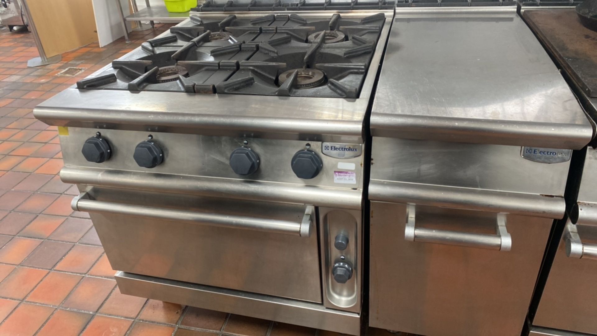 Electrolux Hob With Oven Unit Underneath Including Storage - Image 2 of 10