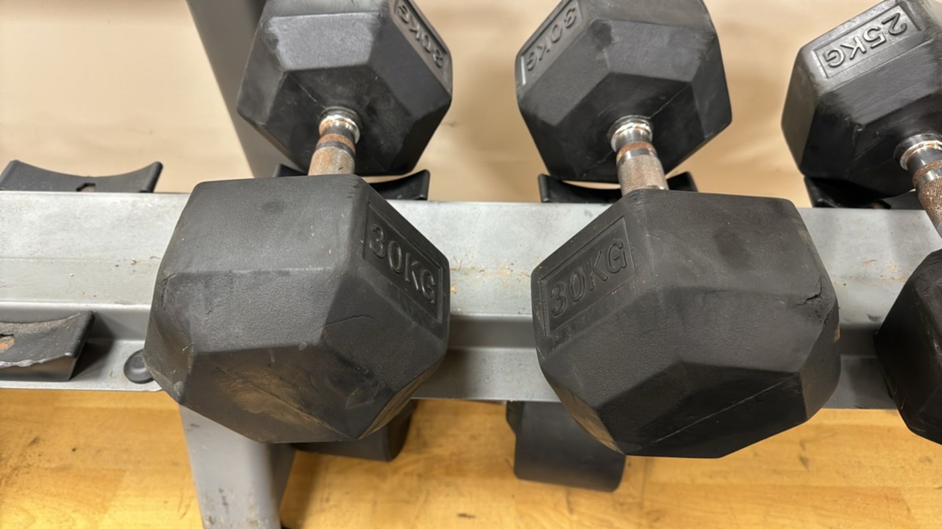 30kg Dumbells x2 - Image 3 of 3