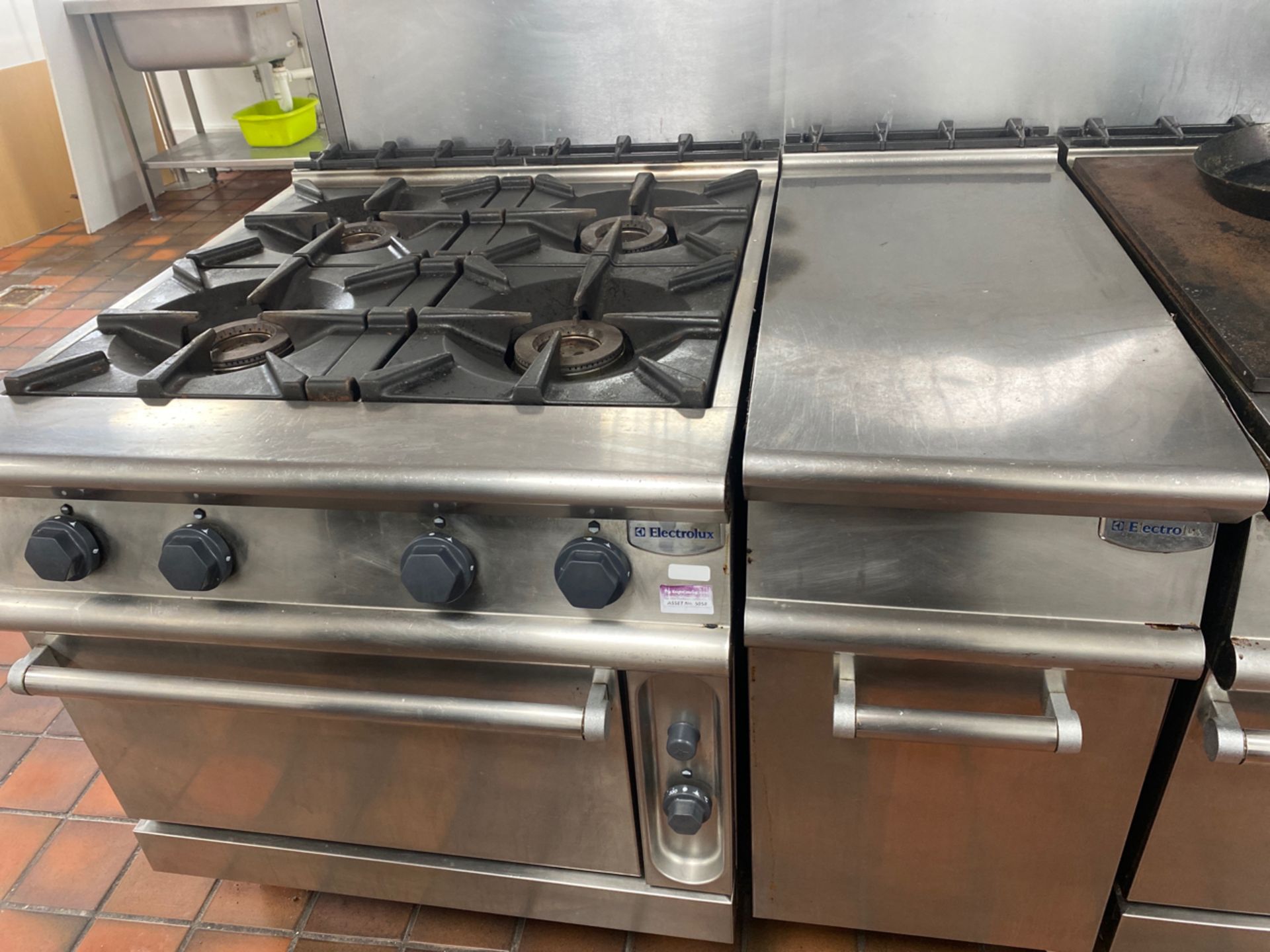 Electrolux Hob With Oven Unit Underneath Including Storage