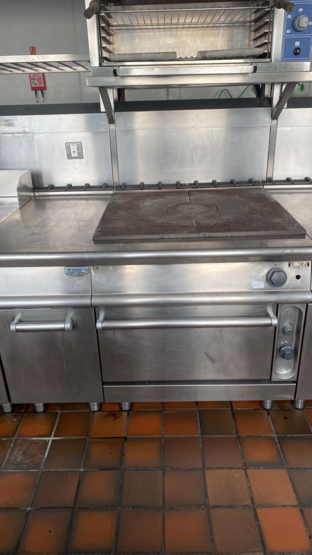 Electrolux Hot Plate Counter With Oven Unit Including Storage - Image 5 of 11