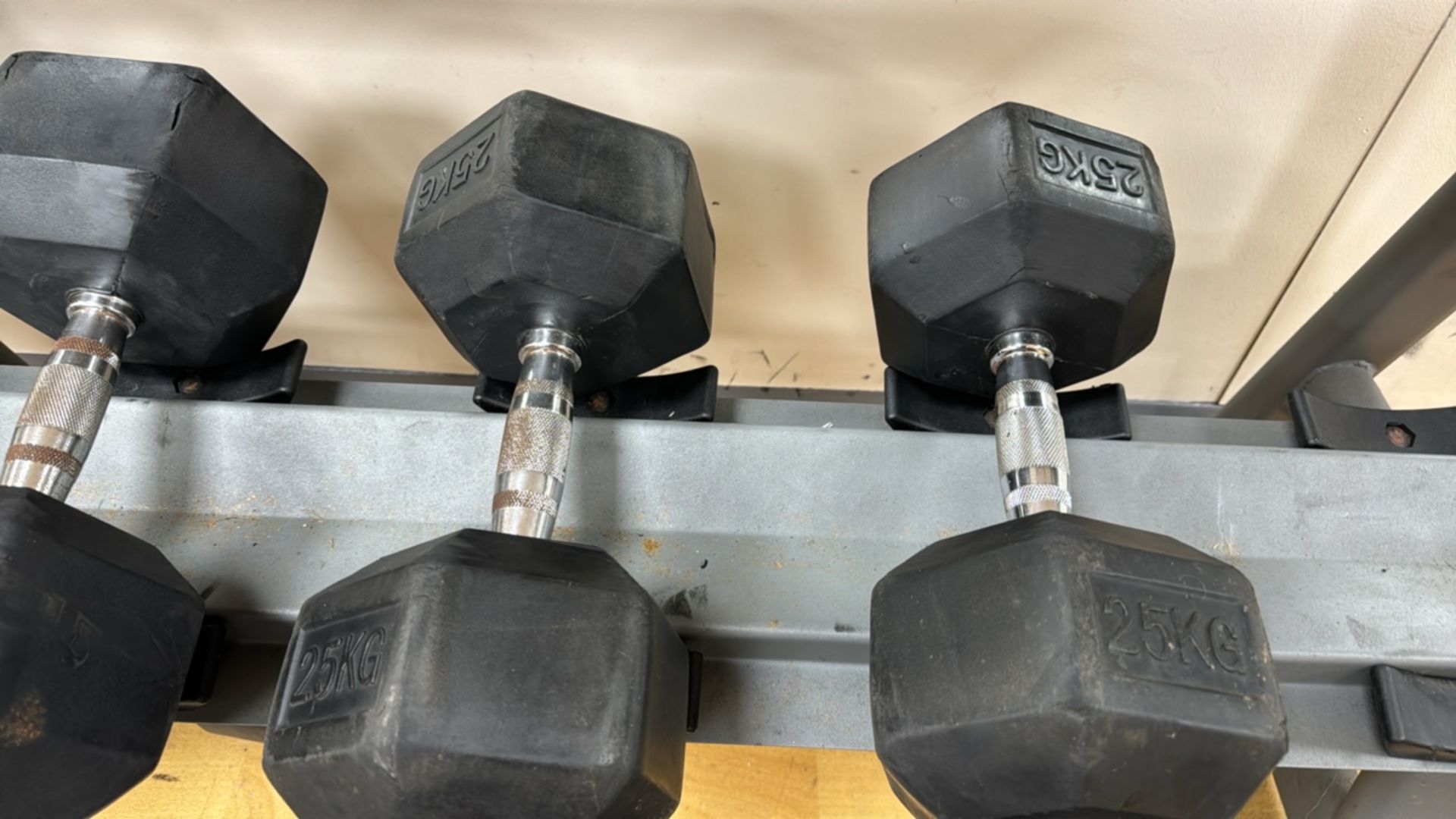 25kg Dumbells x2 - Image 3 of 3