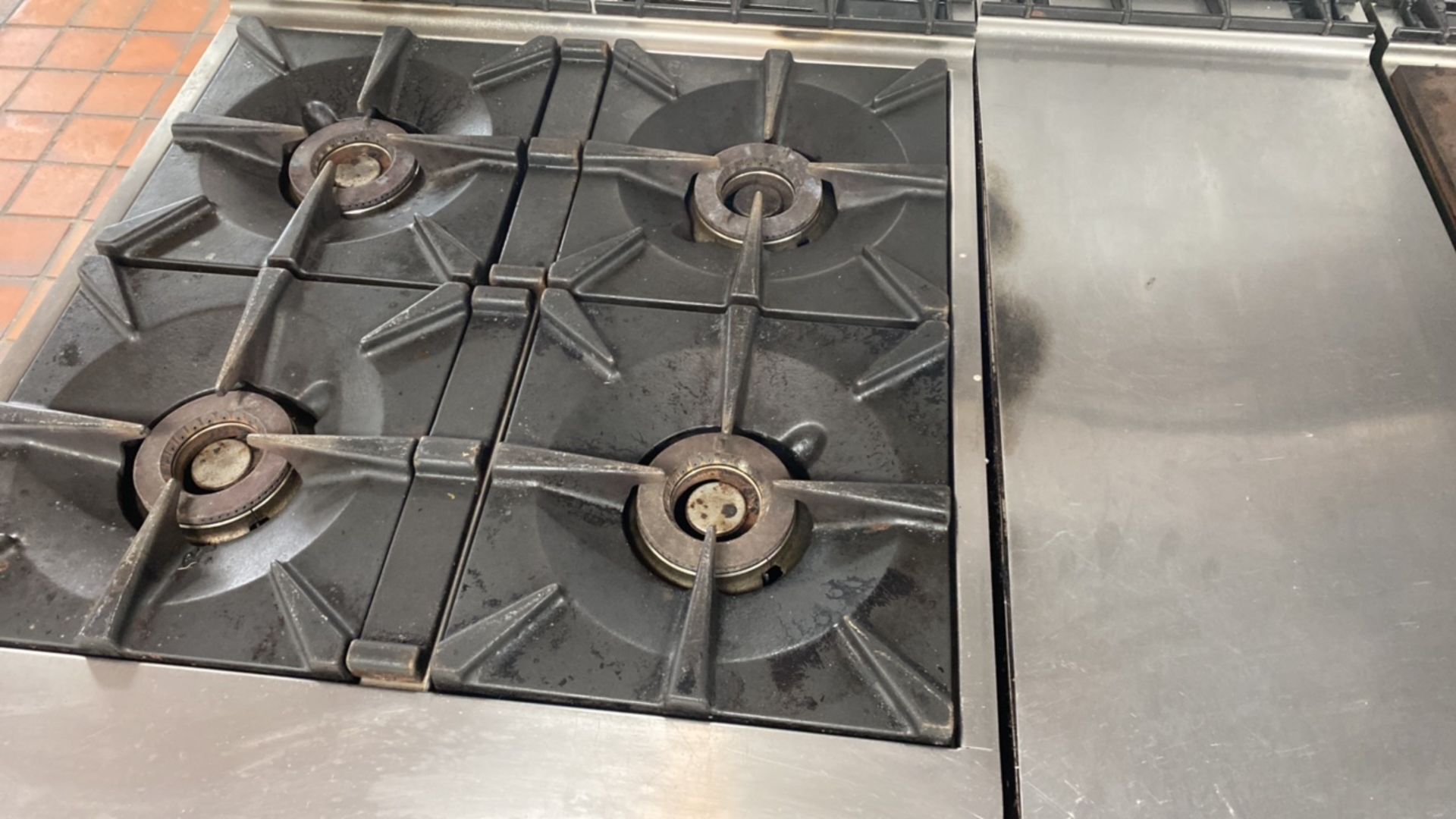 Electrolux Hob With Oven Unit Underneath Including Storage - Image 7 of 10