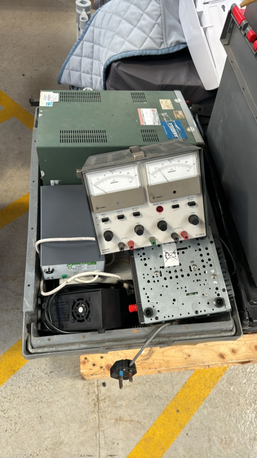 Box of Oscilloscopes & Power Supplies x2 - Image 4 of 5