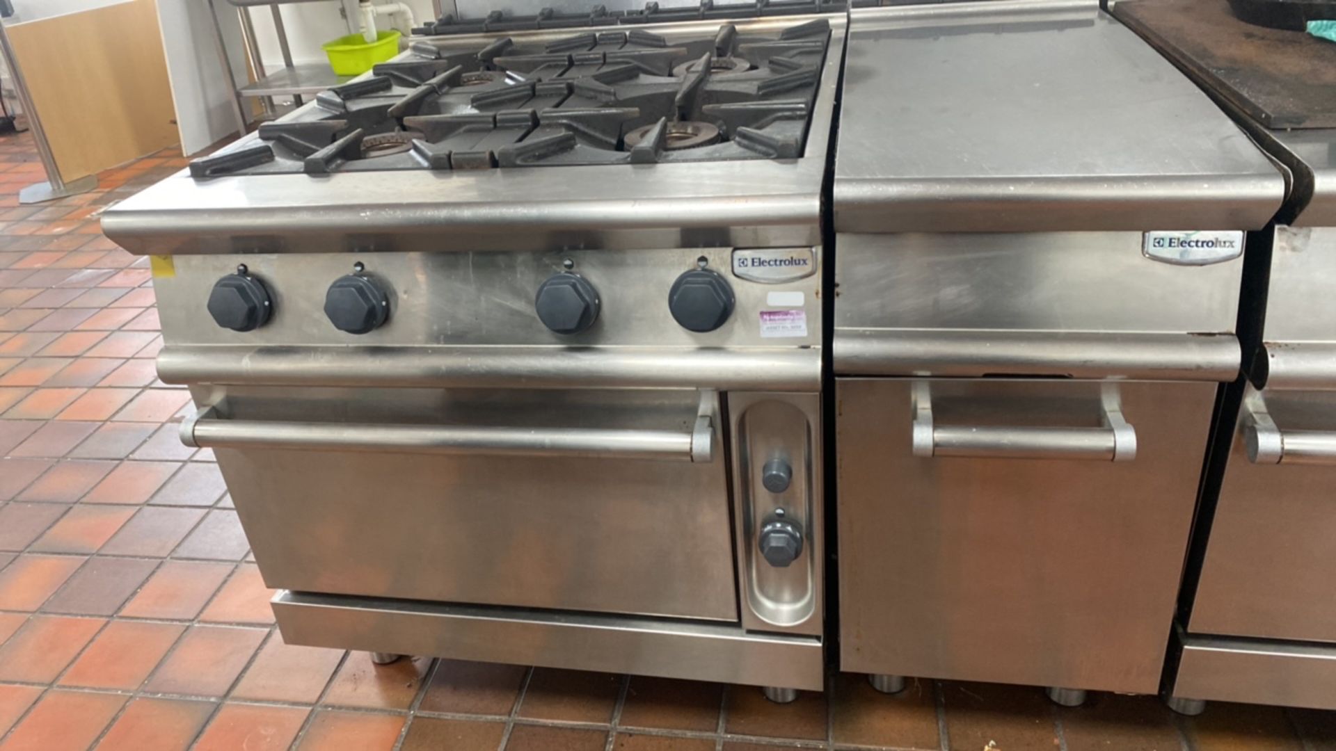 Electrolux Hob With Oven Unit Underneath Including Storage - Image 3 of 10