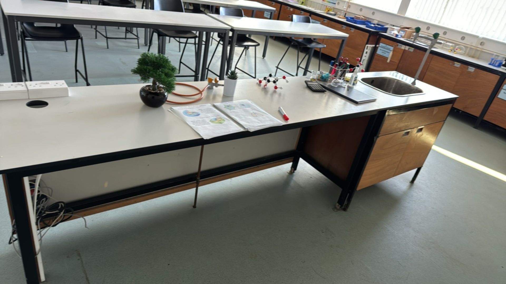 Entire Contents Of Science Room - Image 2 of 11