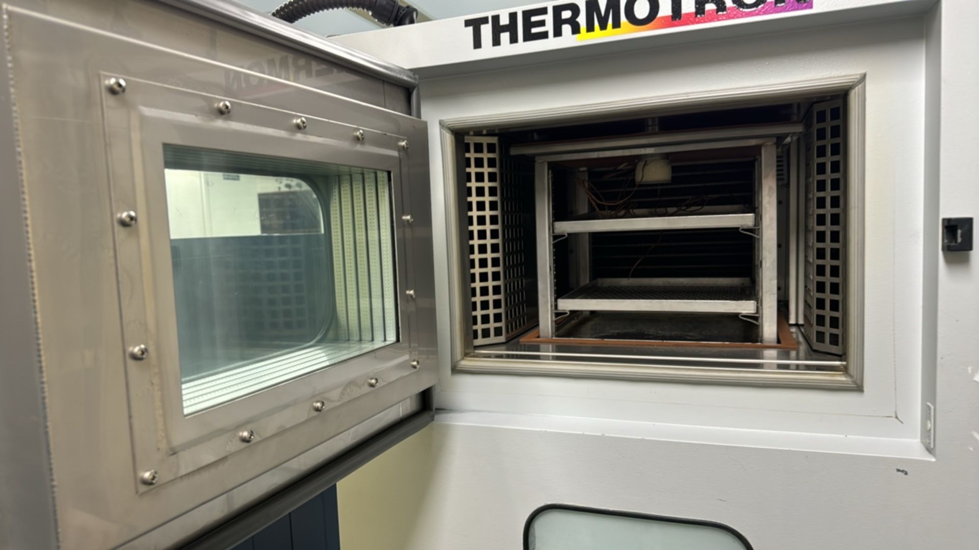 Thermotron Temperature Chamber - Image 4 of 9