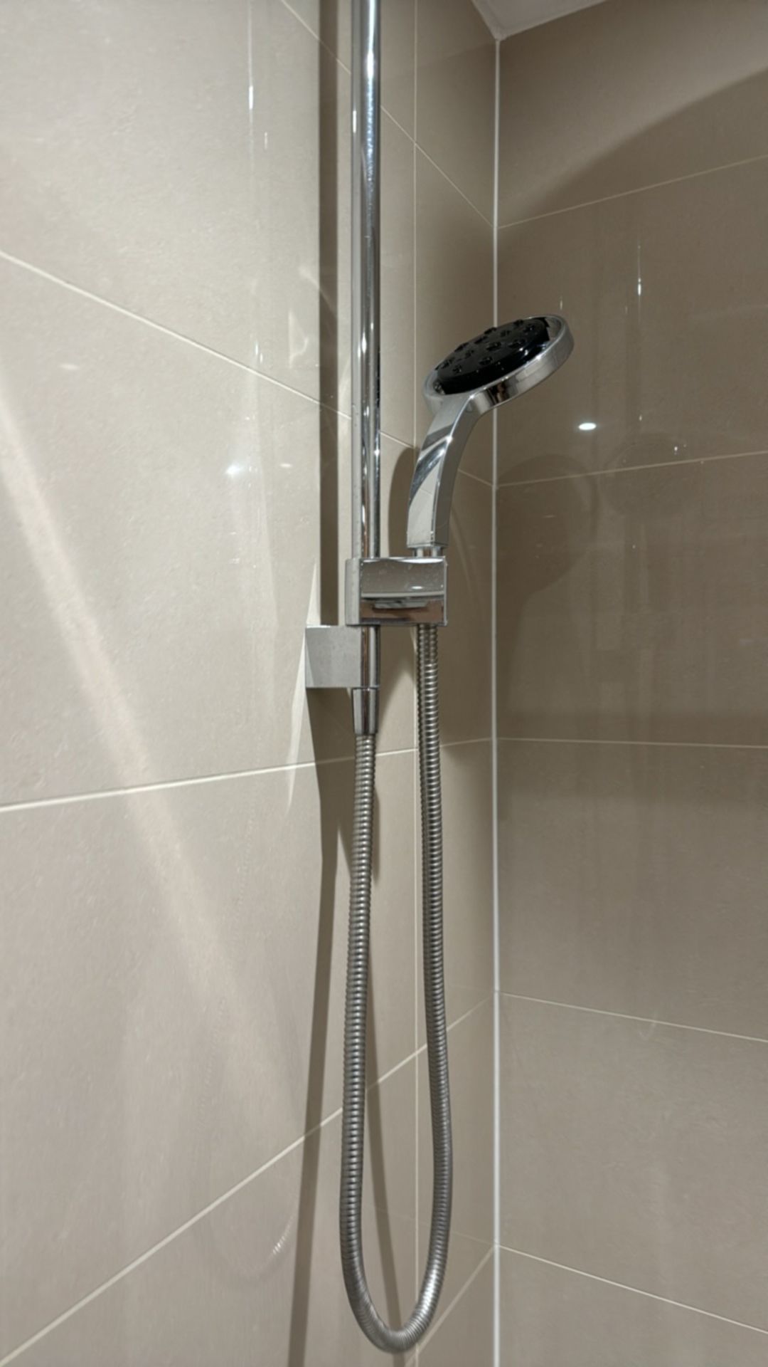 Shower & Contents - Image 4 of 7