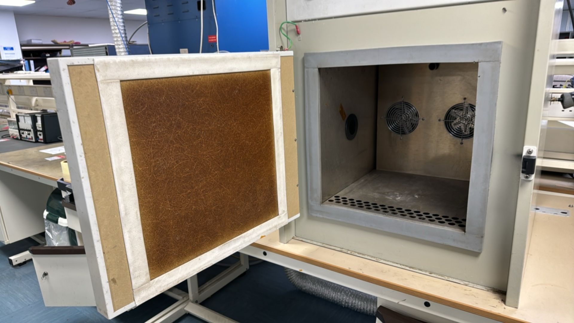 Montford Mini-Cal Bench Top Environmental Test Chamber - Image 4 of 7