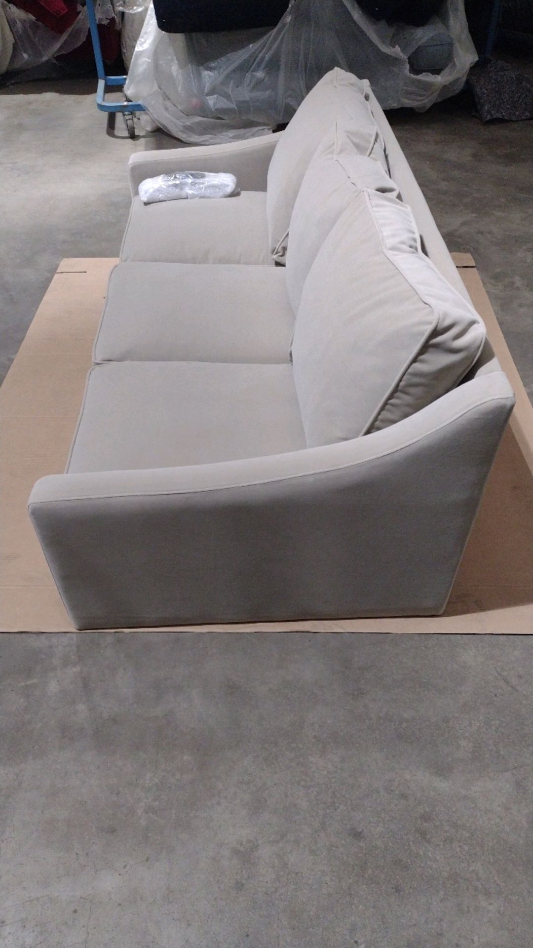 Iggy 3 Seat Sofa - Image 3 of 6