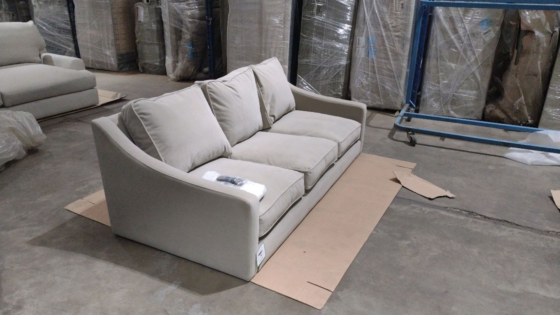 Iggy 3 Seat Sofa - Image 5 of 6