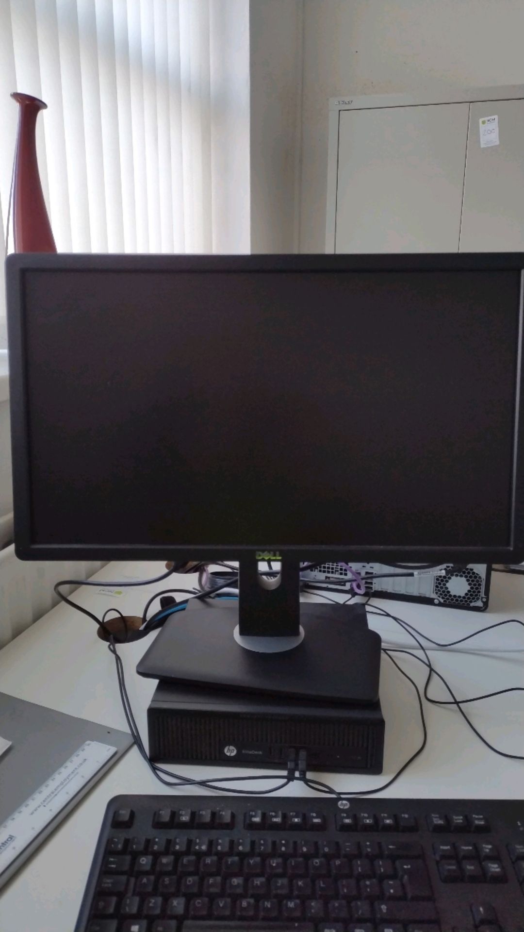 Dell Flat Screen Monitor - Image 2 of 5