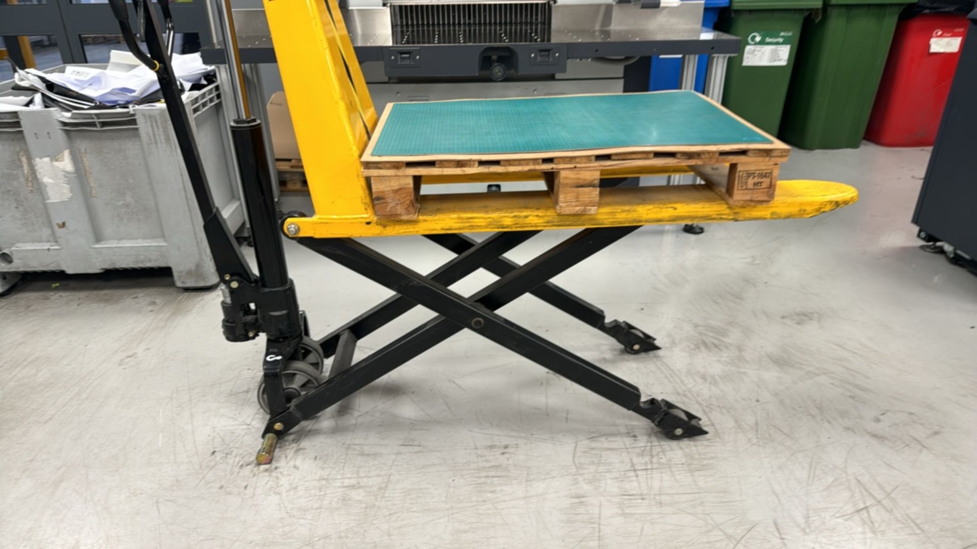 ACX10M Manual Scissor Lift Pallet Truck - Image 2 of 6