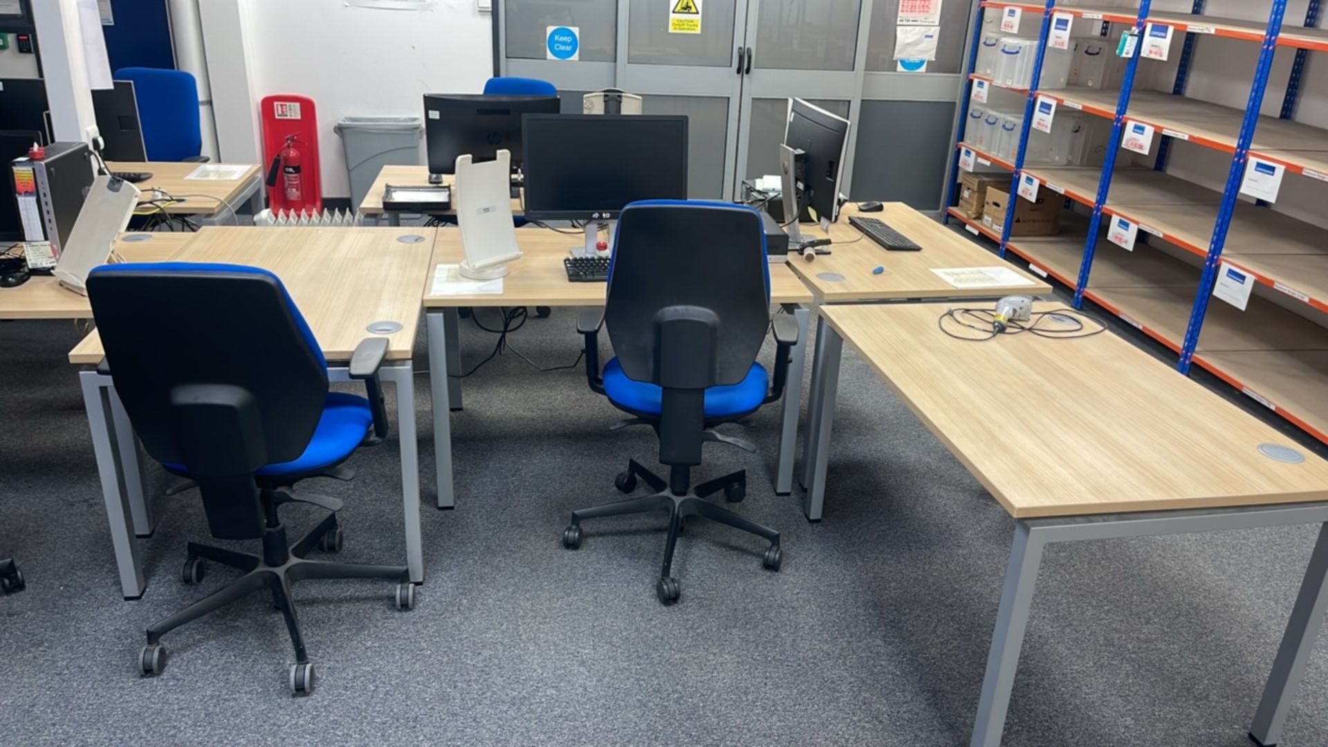 Desks x9 & Office Chairs x6 - Image 3 of 5