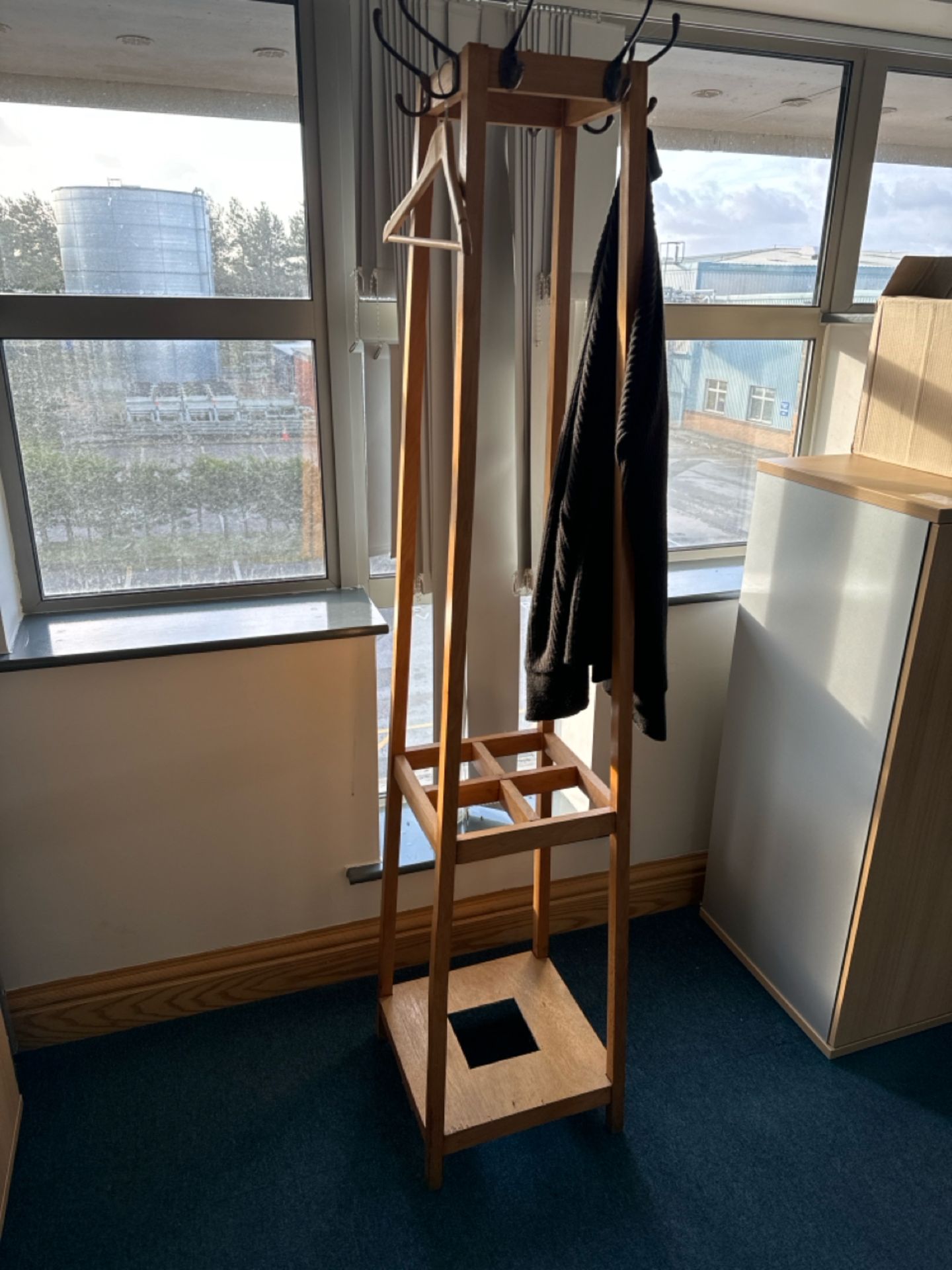 Wooden Coat Stand - Bild 2 aus 6