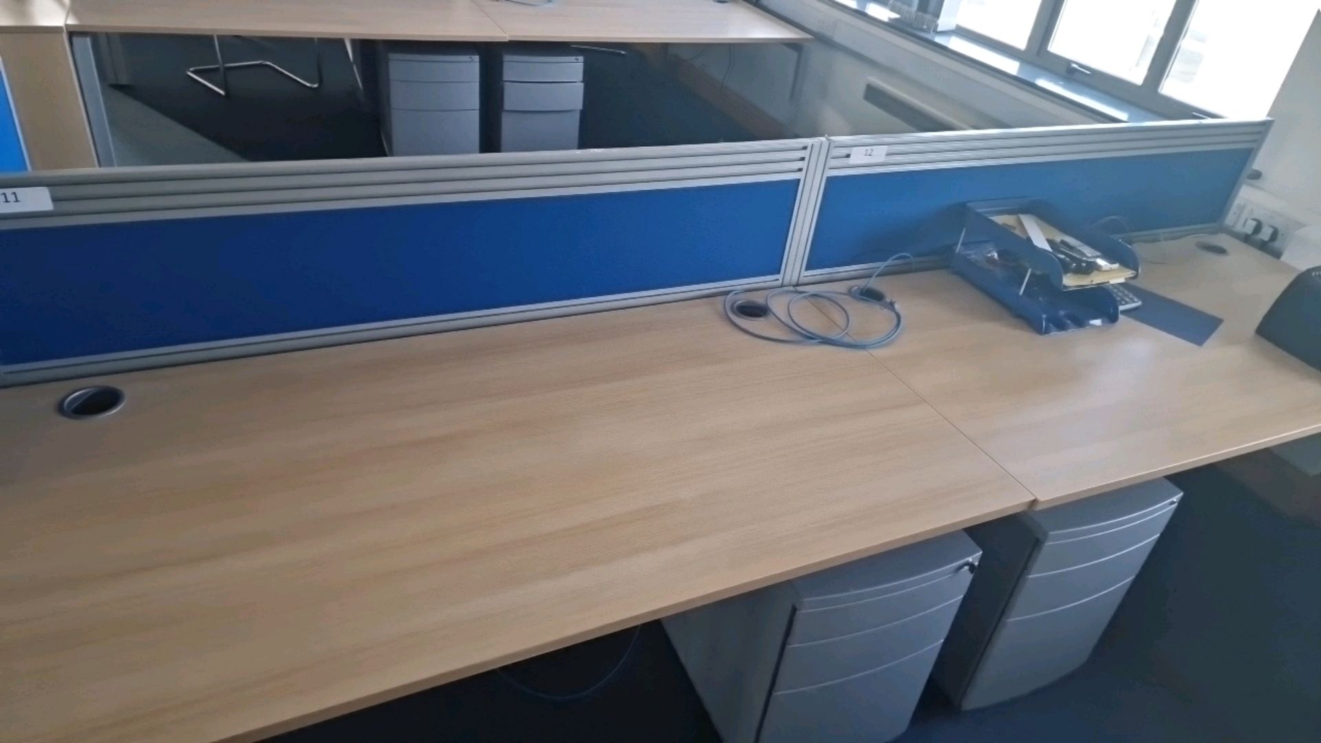 Bank Of 5 Desks - Image 4 of 6