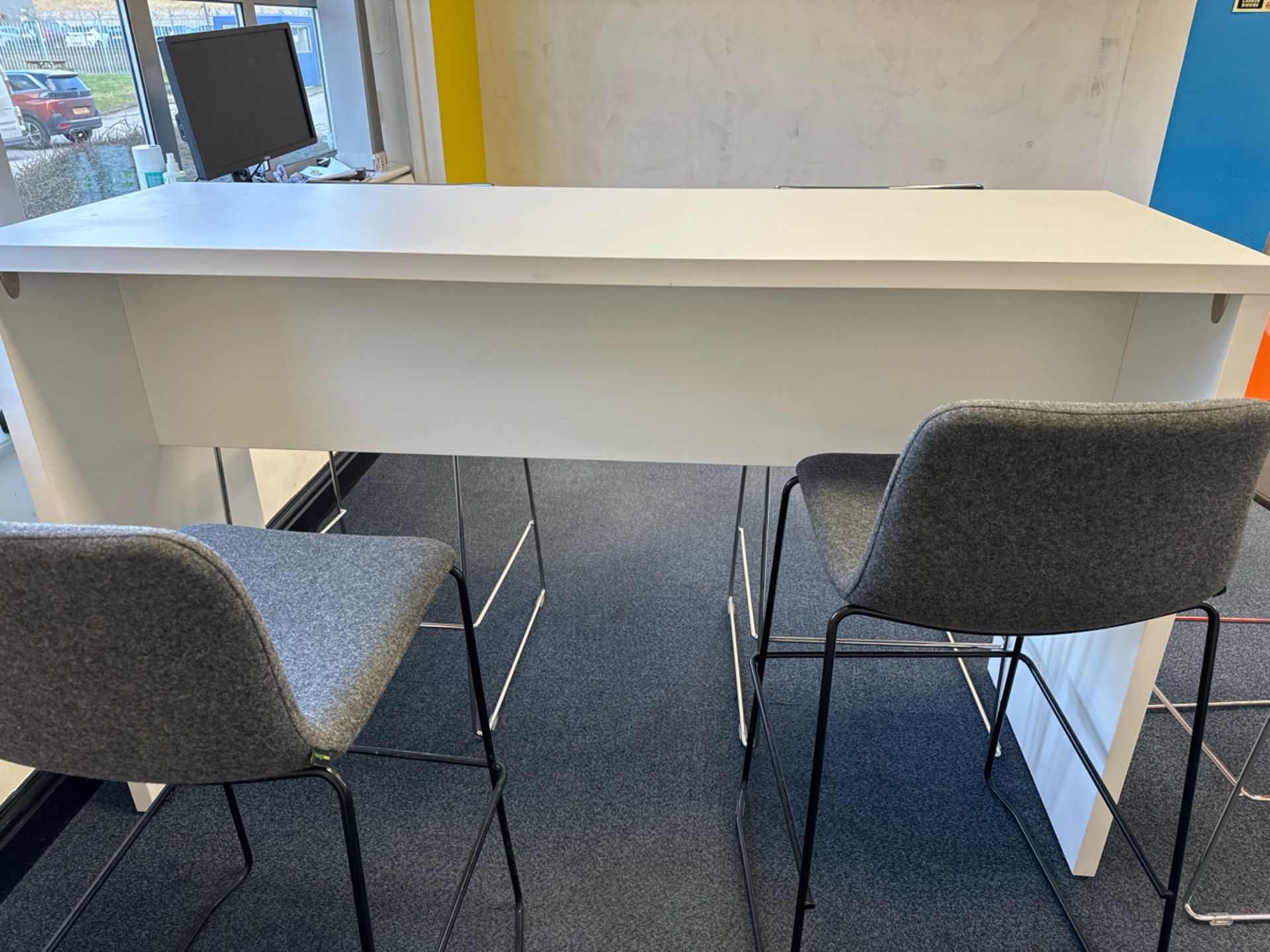 White Wood Tall Desk With Stools x4 - Image 4 of 6