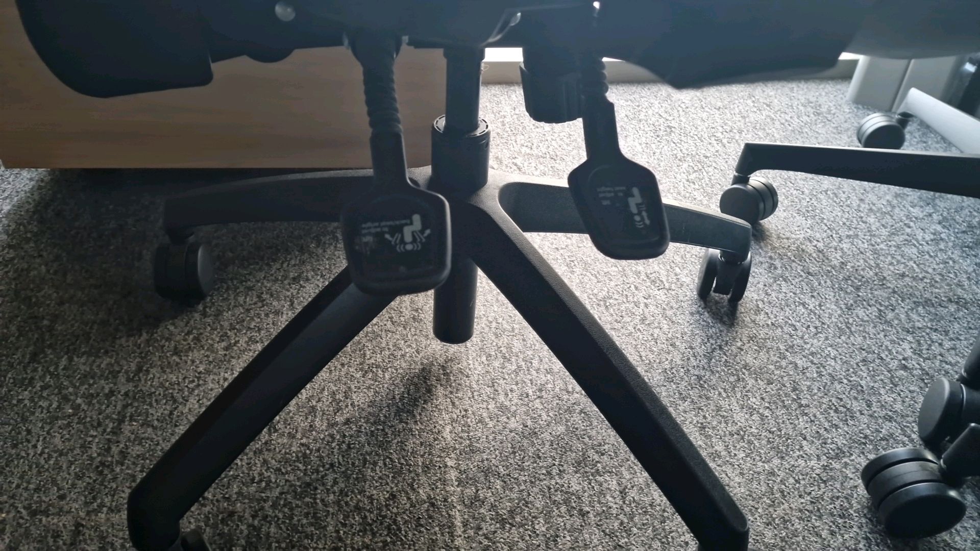 Adjustable Blue Office Chairs x5 - Image 2 of 3