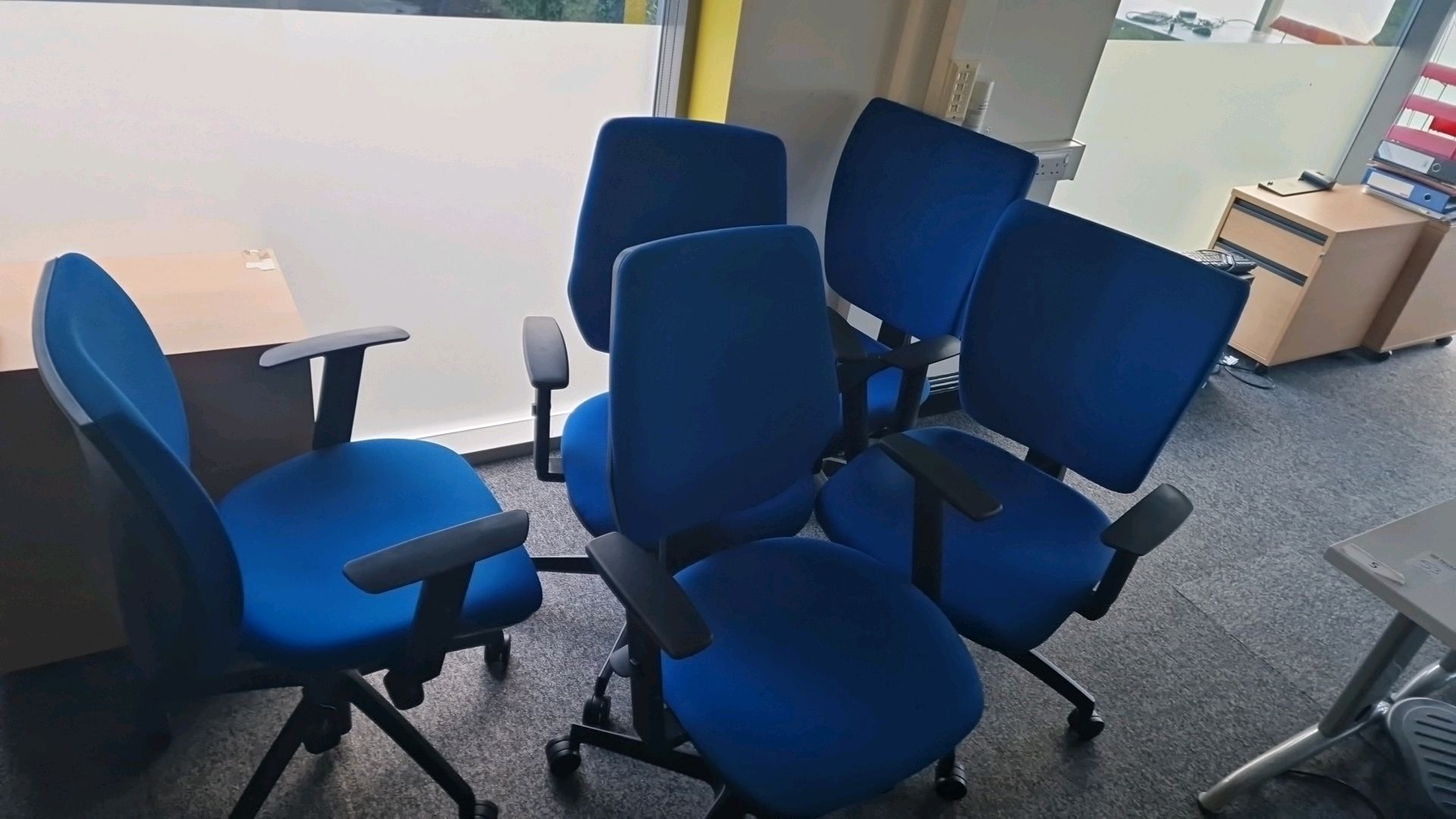 Adjustable Blue Office Chairs x5 - Image 3 of 3