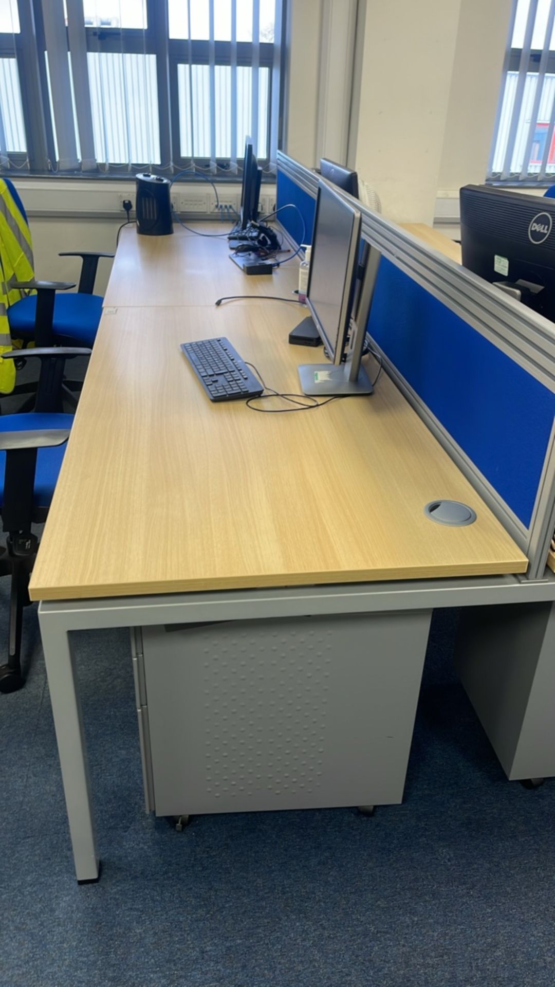 Bank Of 4 Desks With Privacy Dividers & Chairs - Image 4 of 6