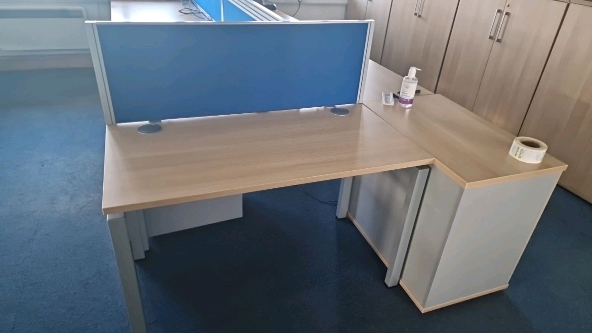 Bank of 4 Desks - Image 5 of 7