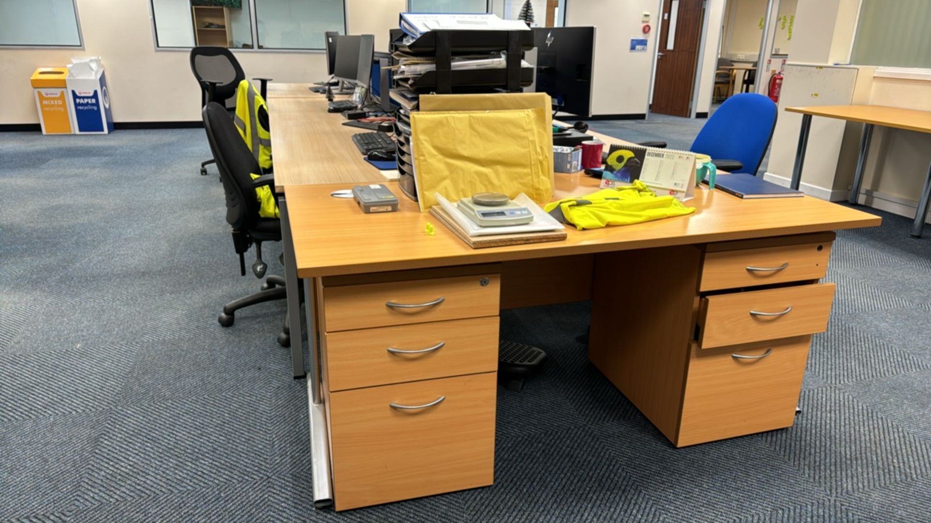 Bank Of Desks - Image 5 of 6