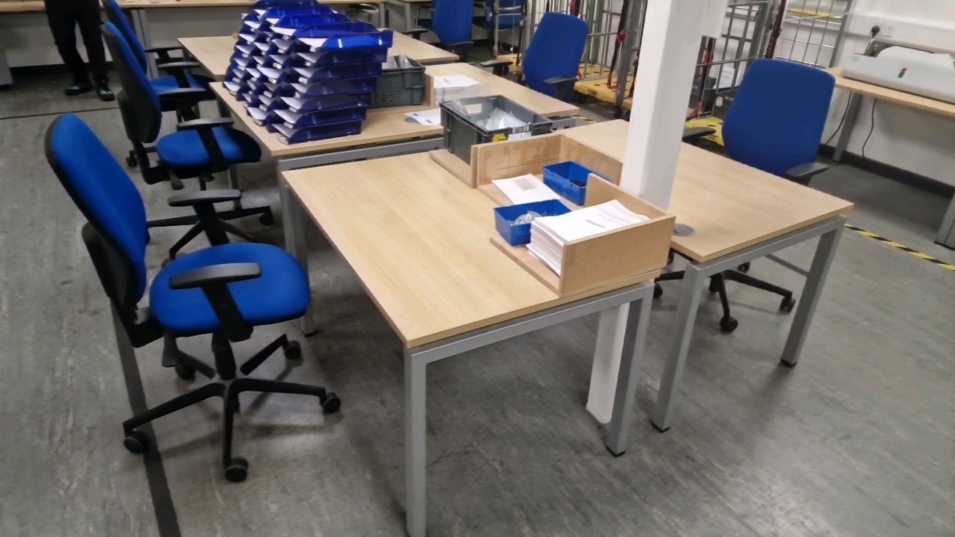 Bank Of 6 Desks & 6 Office Chairs - Image 2 of 4