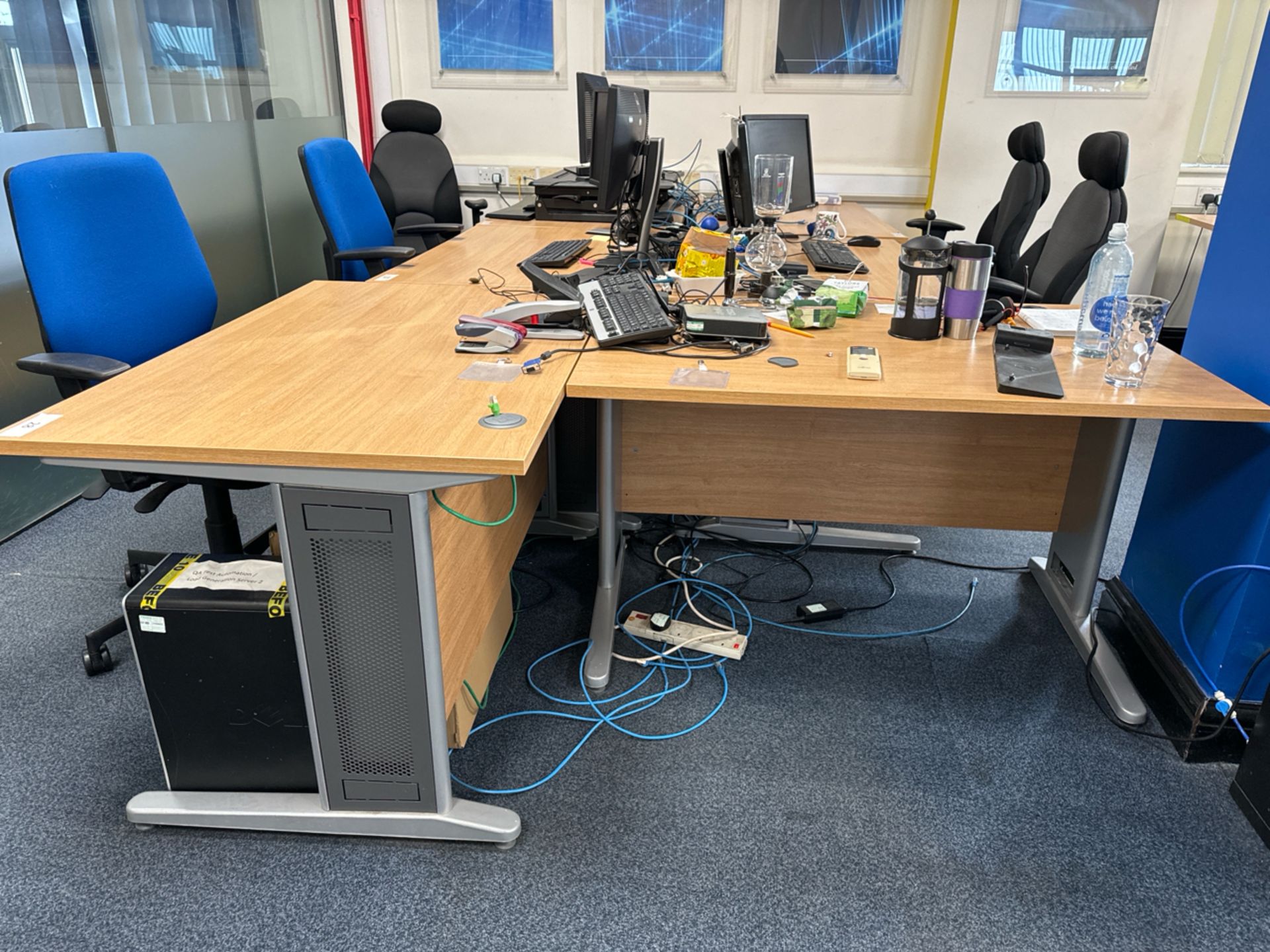 Bank Of 6 Office Desks & Chairs - Image 2 of 5