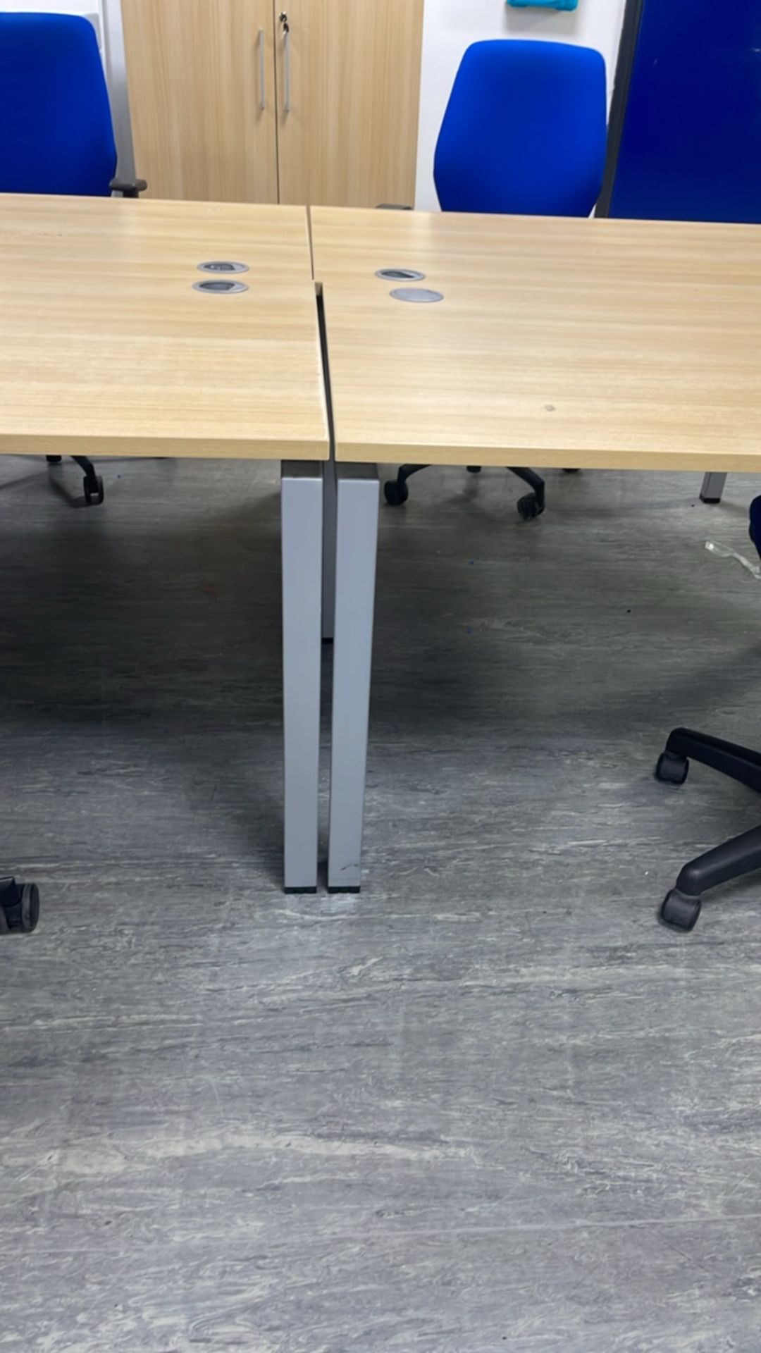 Bank Of 7 Desks & 7 Office Chairs - Image 6 of 6