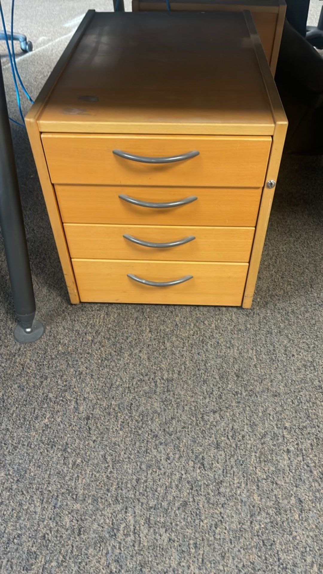 Bank Of 6x Desks With Privacy Dividers - Image 2 of 5