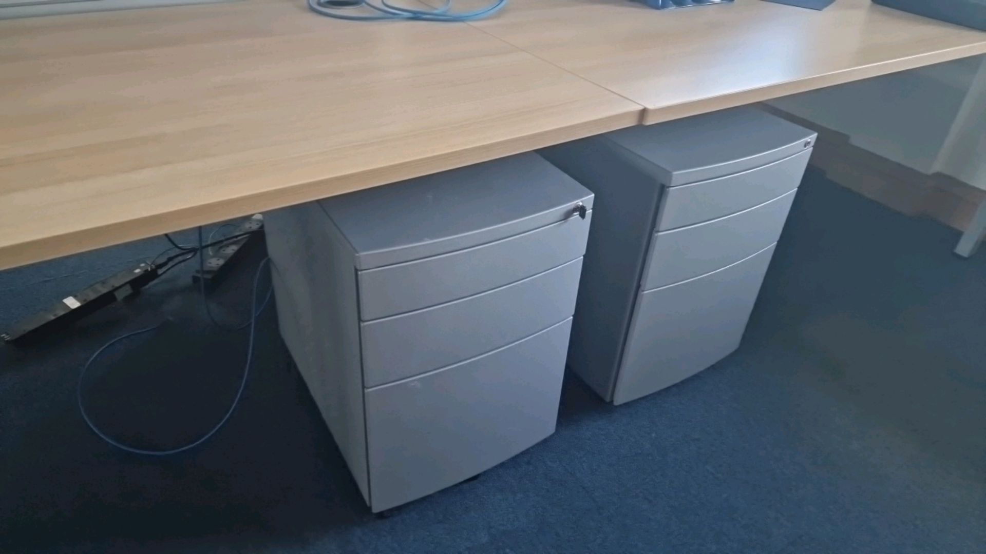 Bank of 4 Desks - Image 3 of 7