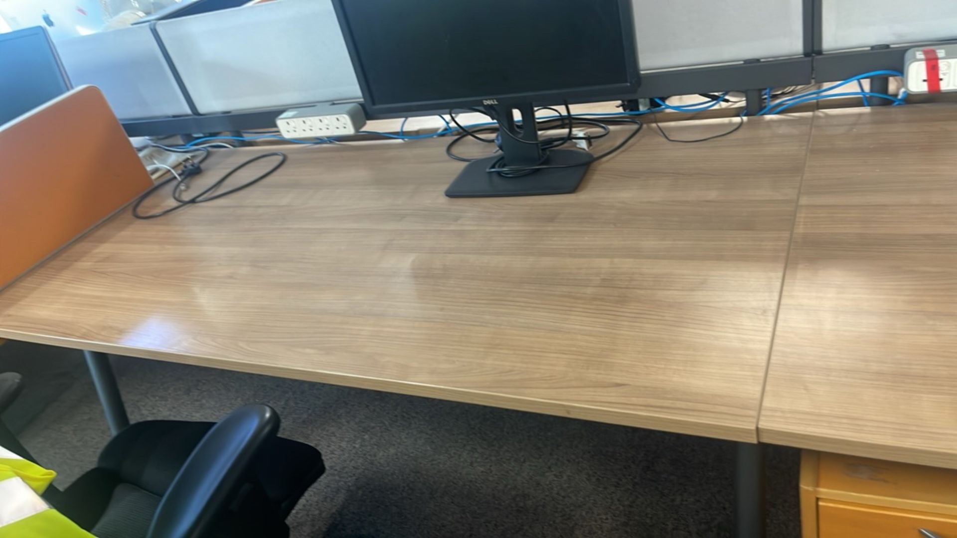 Bank Of 6x Desks With Privacy Dividers - Image 5 of 5