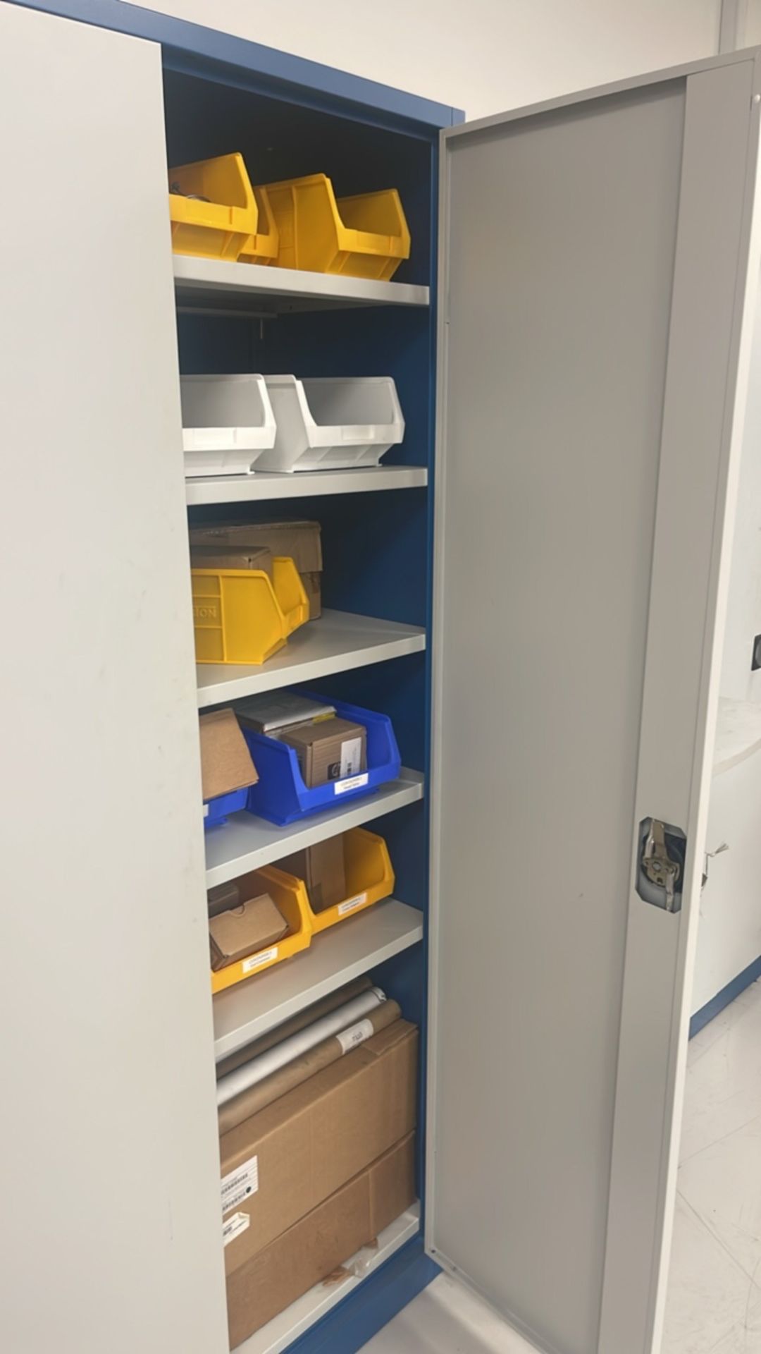 3 x Metal Storage Cabinets & Computer - Image 4 of 9