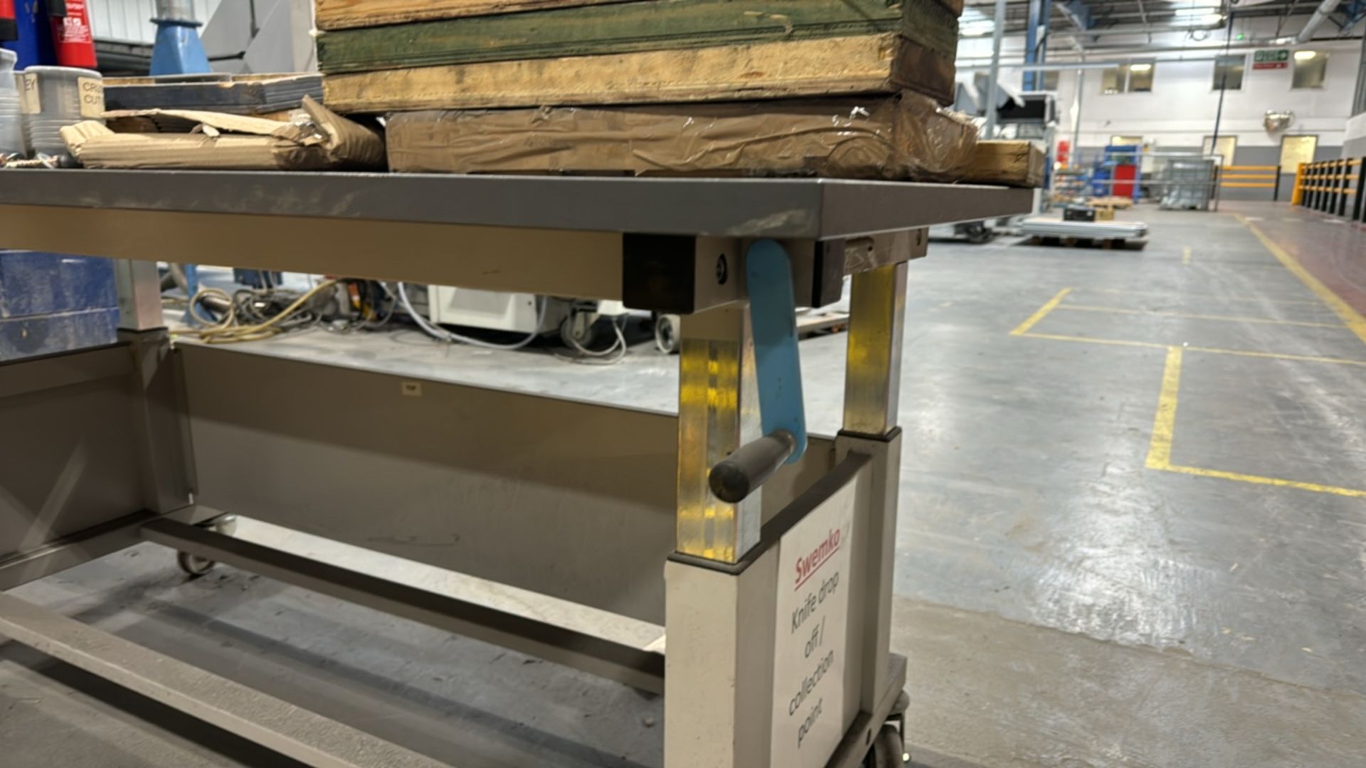 Height Adjustable Work Bench - Image 5 of 5