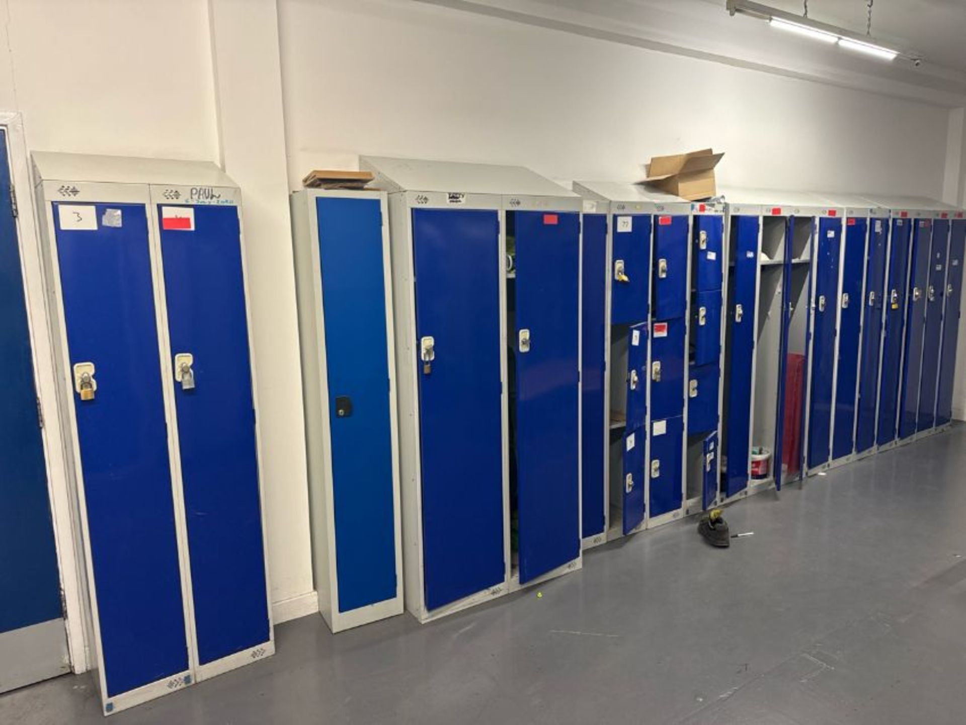 Bank of 5 Lockers