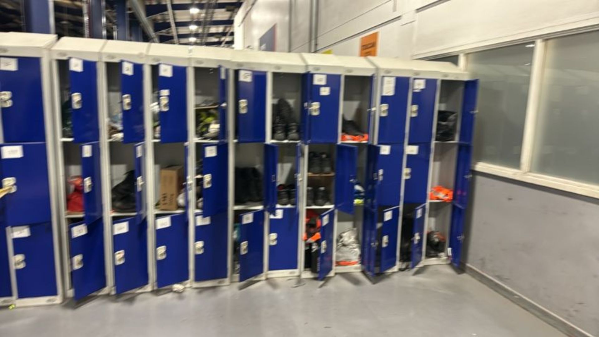 Bank of 5 Lockers