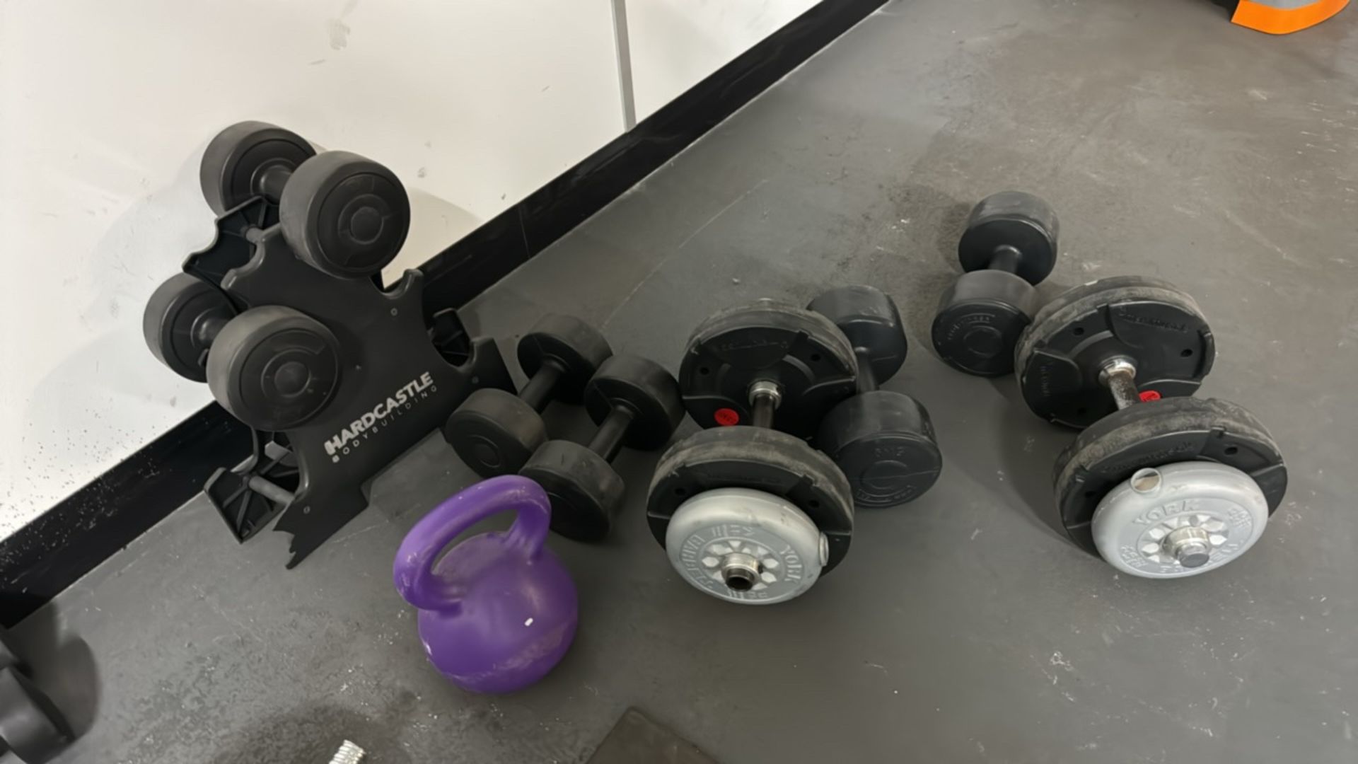 Assorted Plastic Weights - Image 6 of 9