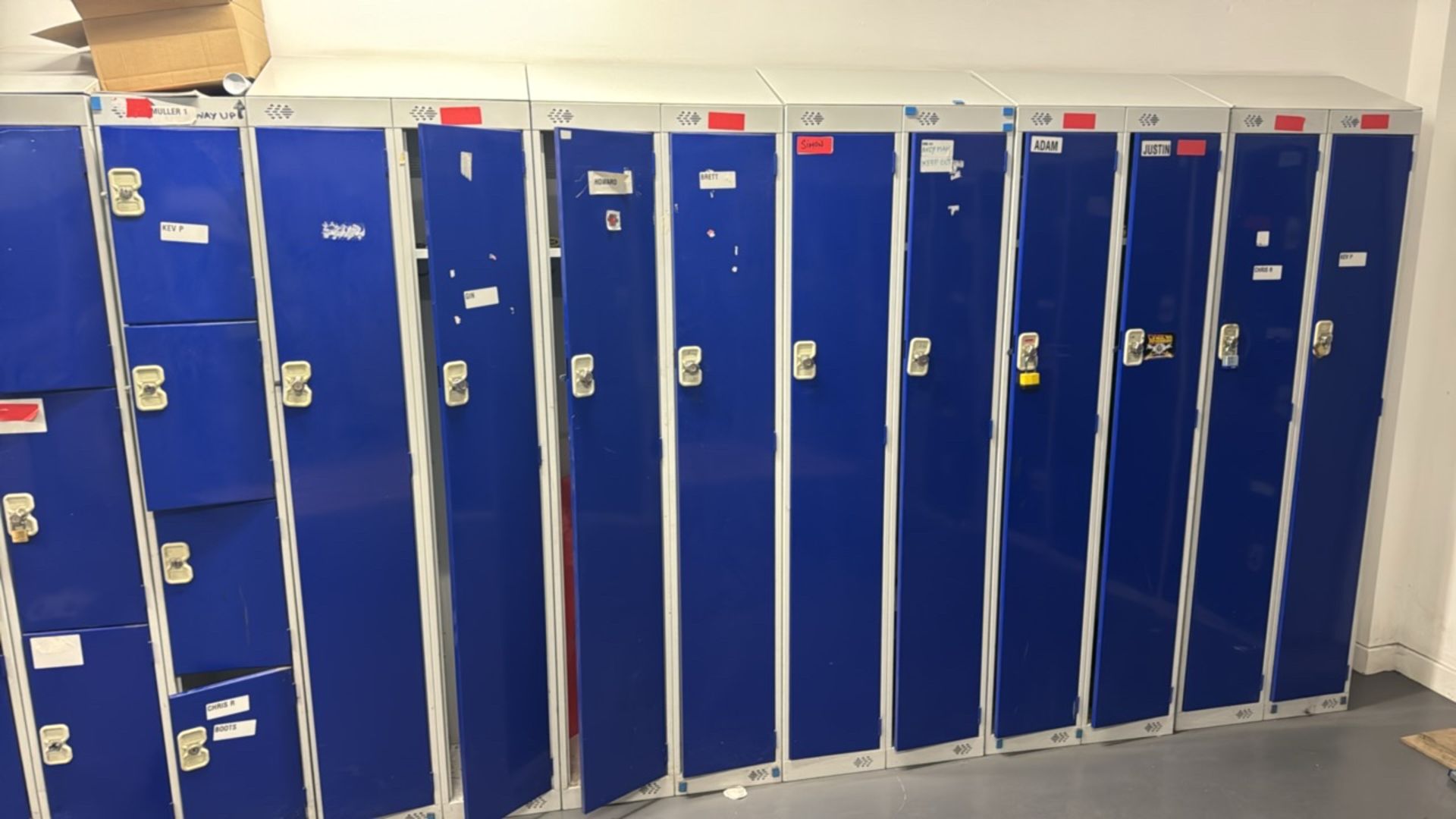 Bank of 4 Lockers